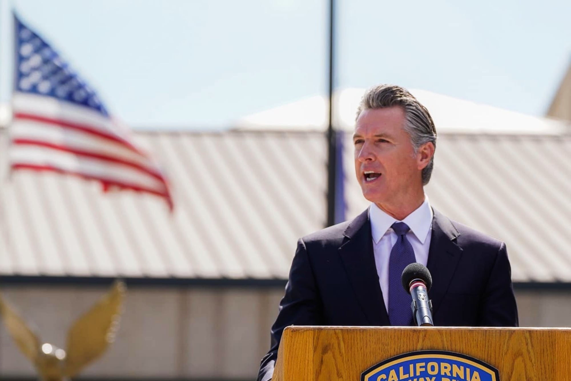 El gobernador de California, Gavin Newsom, busca ayudar a los dueños de viviendas de bajos y medianos ingresos con Safe Homes