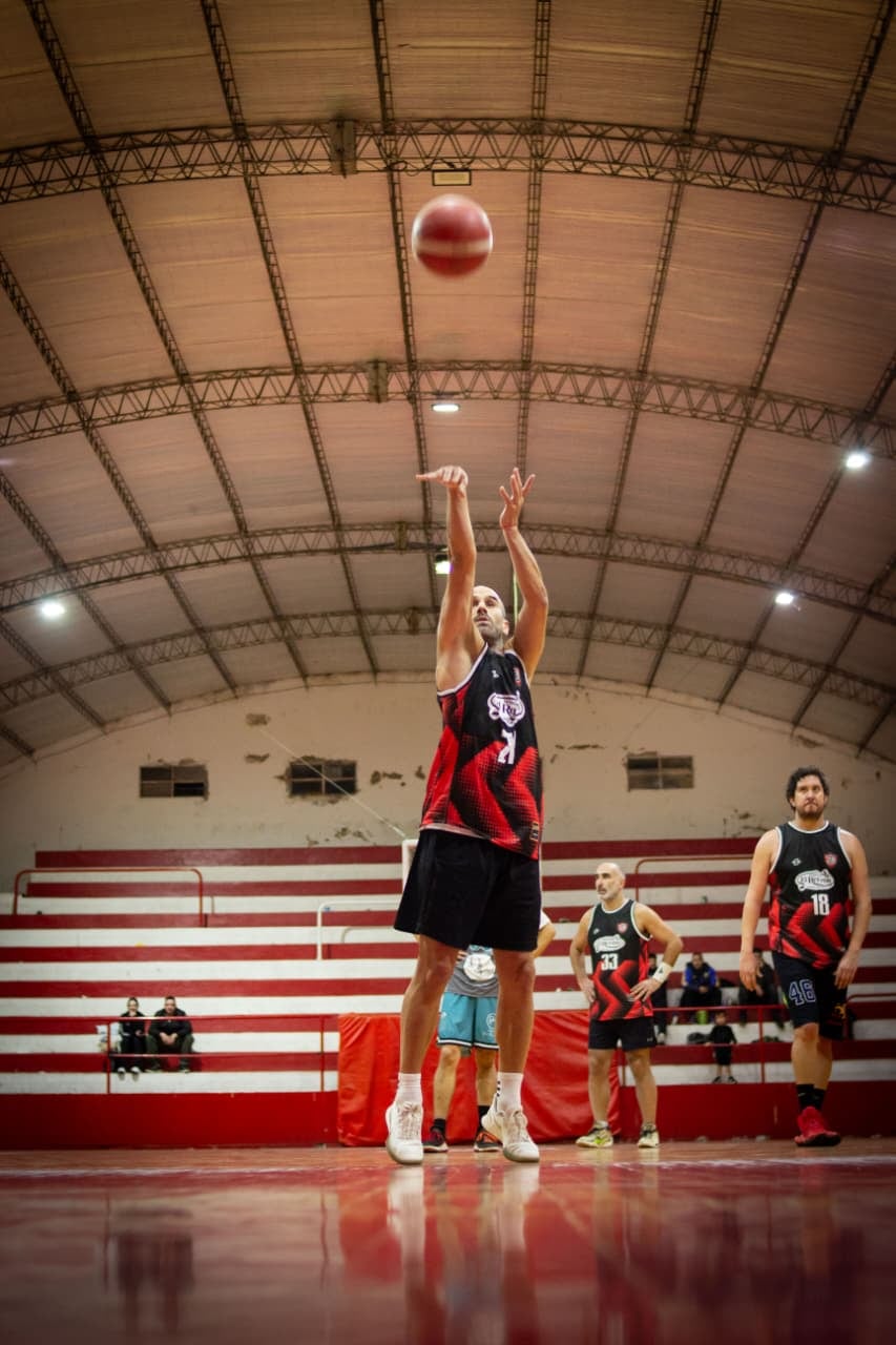 Durante su juventud, Rodrigo Palacio jugó al básquet en el club La Falda de Bahía Blanca