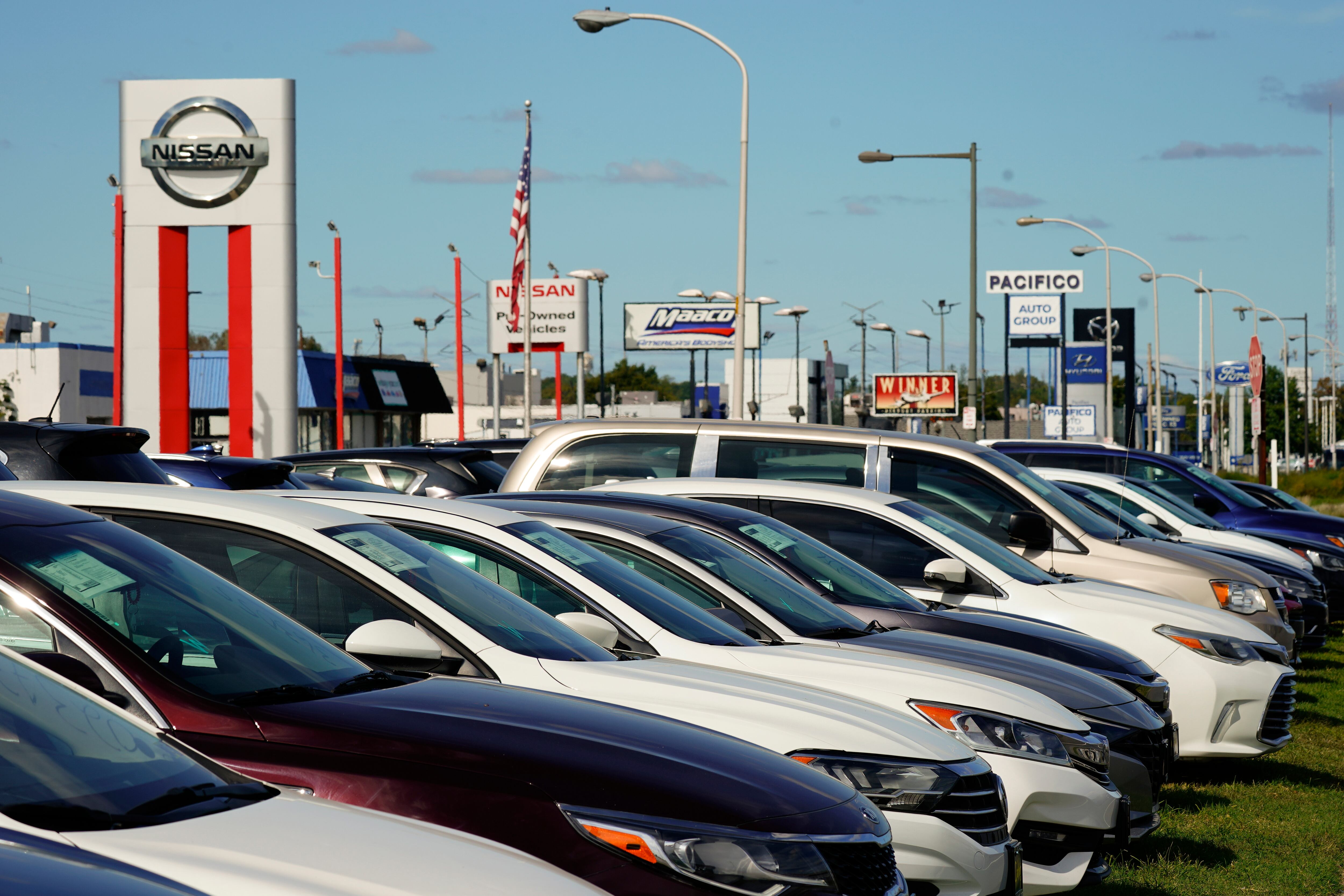 Para el secretario de la Cámara de Comercio Automotor tienen que caer todavía más los precios