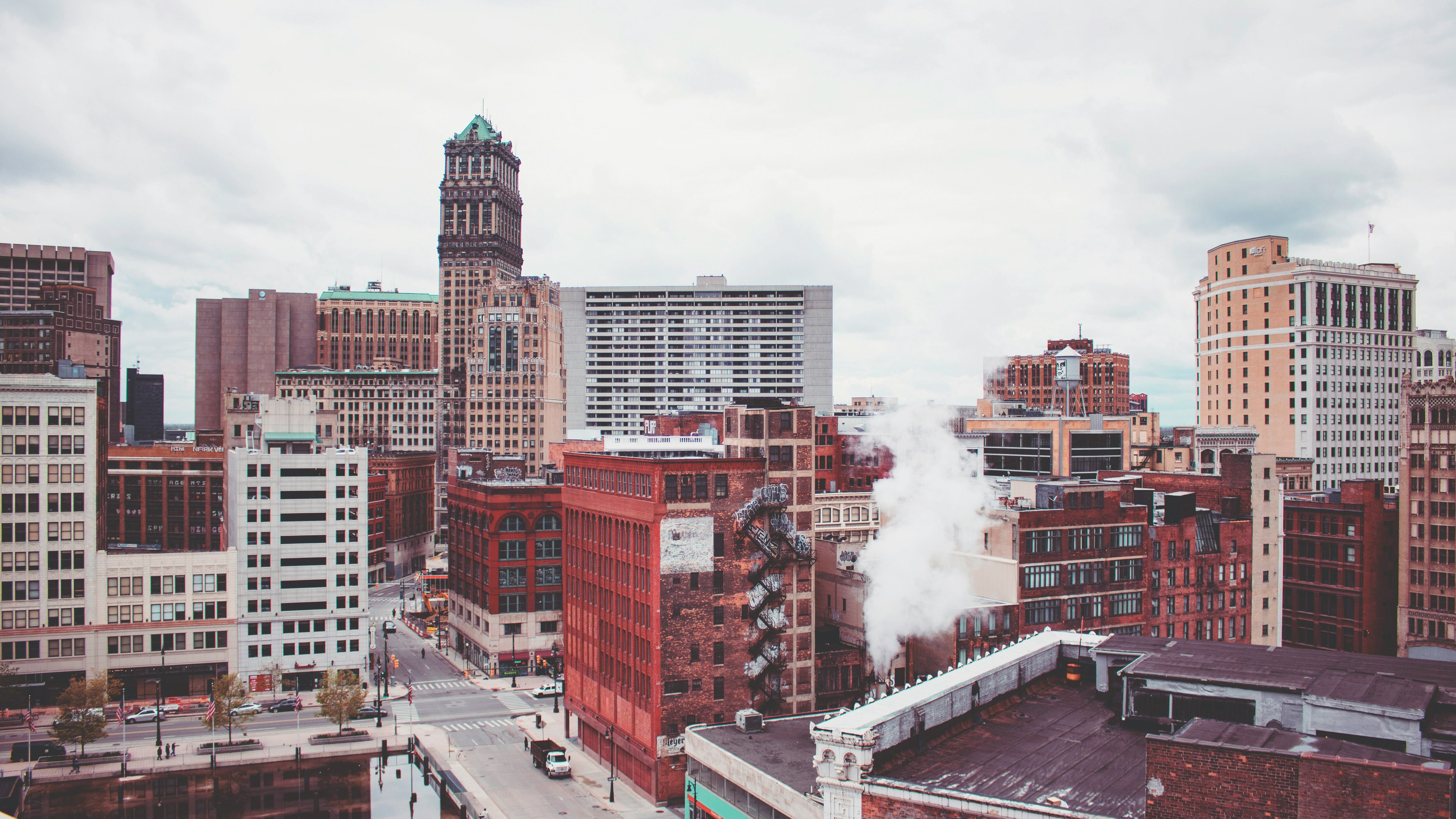 Detroit, Míchigan se destaca con el umbral más bajo entre US$25.384 y US$76.160