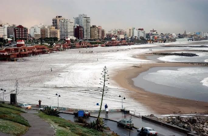 Las periferias de Mar del Plata amanecieron nevadas