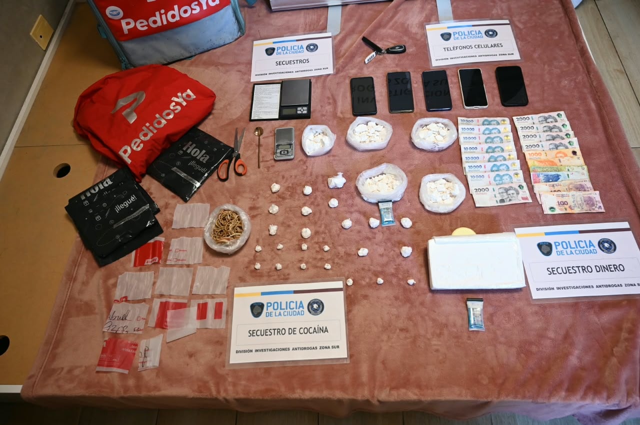 Celulares, dinero, efectivo y droga, lo incautado