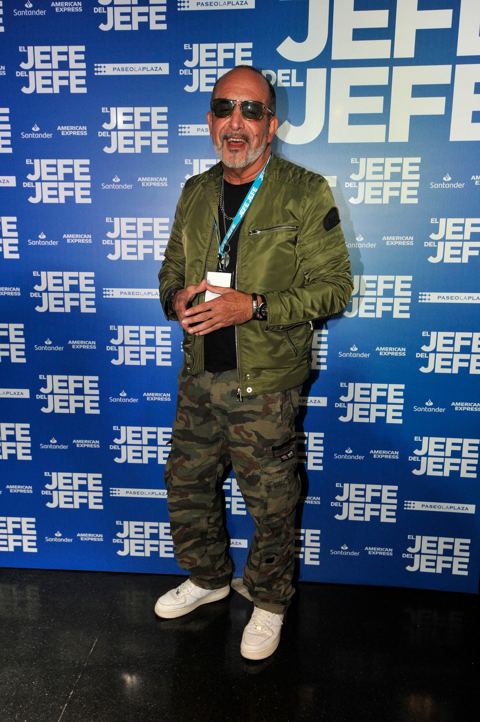 Camuflado y verde militar, el look que eligió Alejandro Fiore para la velada