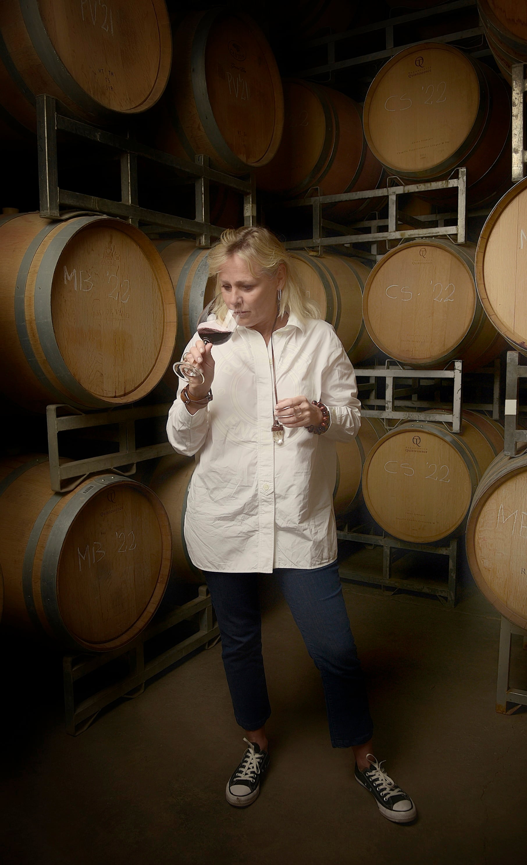 Anne-Caroline en su bodega de vinos argentinos con acento francés, en Vista Flores