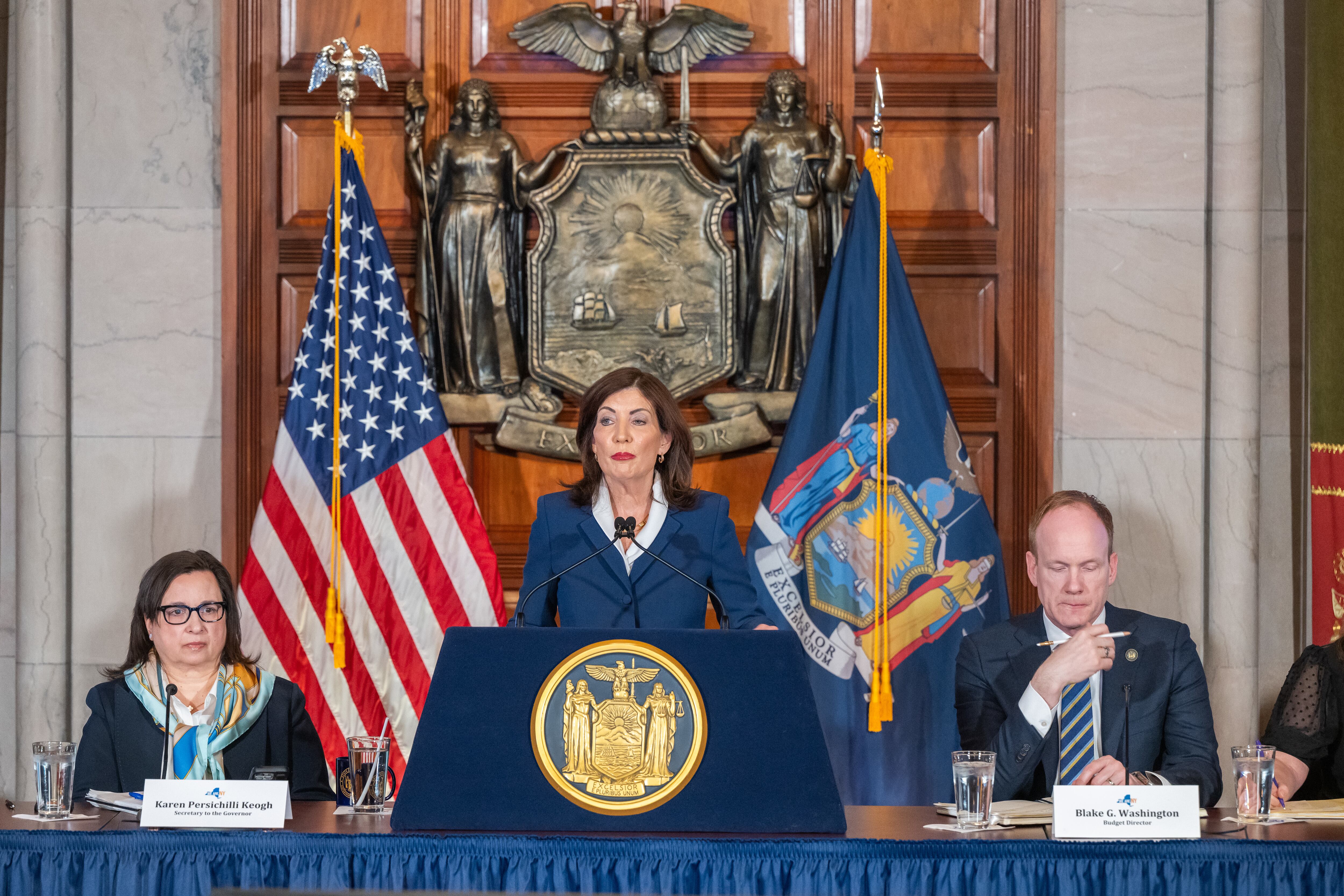 La gobernadora de Nueva York anunció un presupuesto de US$254 mil millones para el año fiscal 2026