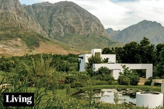 Diseño modernista y corazón bucólico en la casa de dos floristas exquisitos