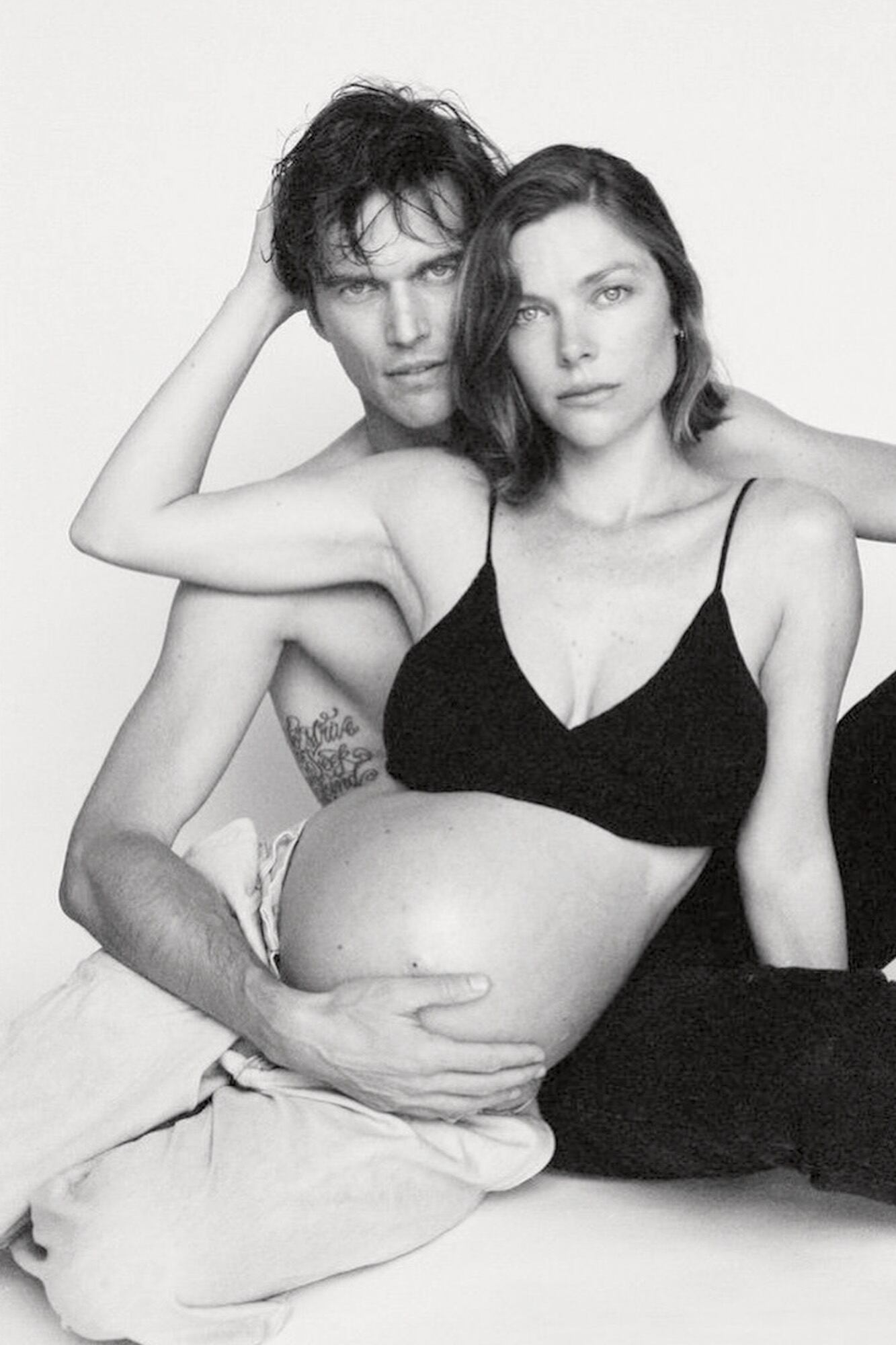 Un recuerdo del embarazo, en un retrato en blanco y negro