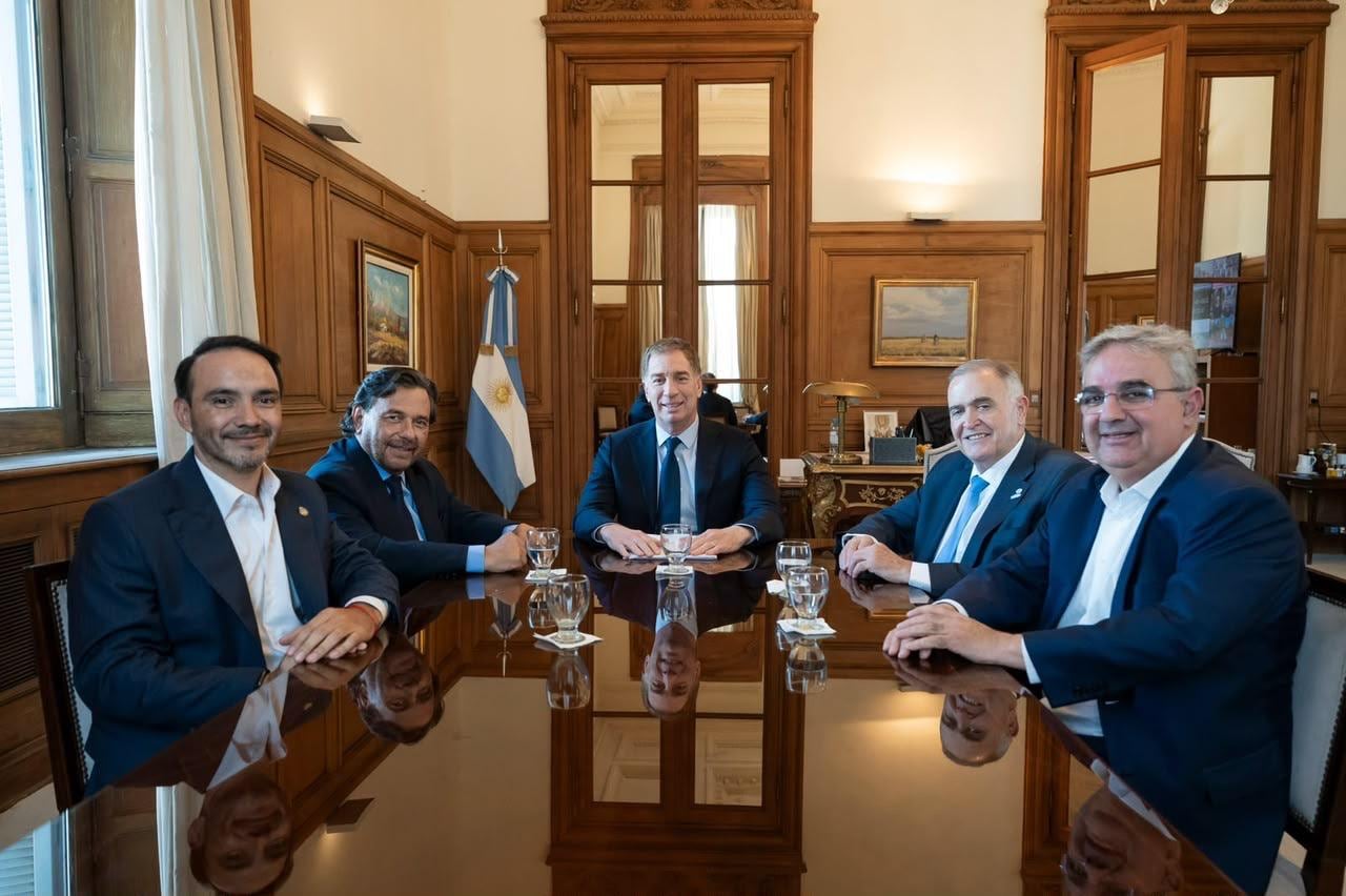 Los gobernadores de Corrientes, Salta, Tucumán y Catamarca, con Santilli: la rosca por la reforma electoral y los fondos provinciales, en marcha