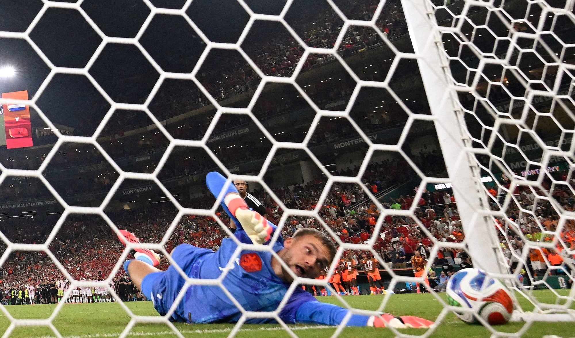 la atajada "a lo Dibu" del arquero de Países Bajos y el insólito autogol que eliminó a su selección en los penales