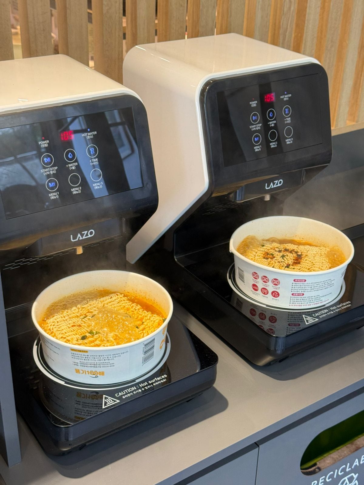 Ramen, K-Dramas y snacks virales: el furor de los “Konbini” conquista las calles porteñas