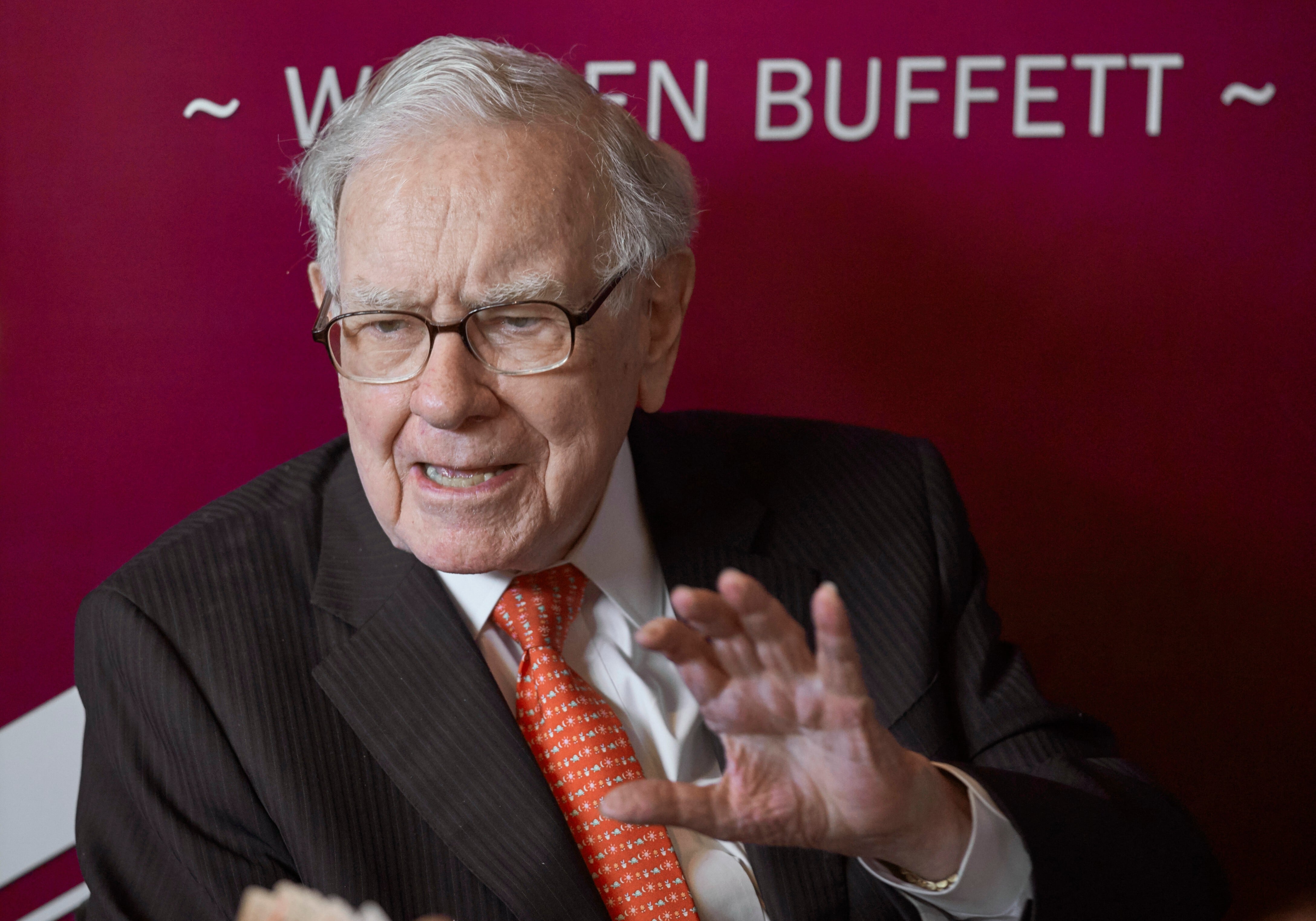 Warren Buffett, de 95 años, explicó por qué excluyó a la Fundación Gates de sus donaciones caritativas: “Bill no se sorprendió”