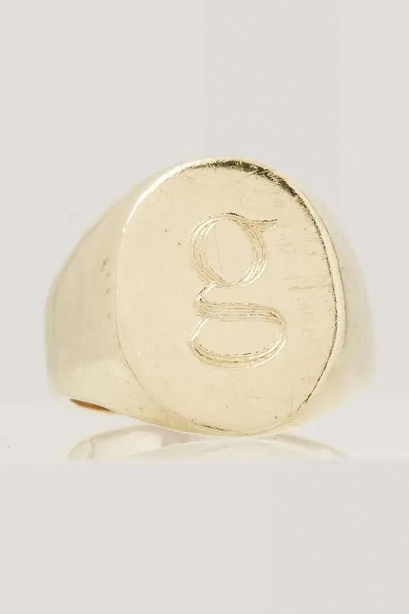 Anillo de oro amarillo 18 quilates: entre US$400 y US$600