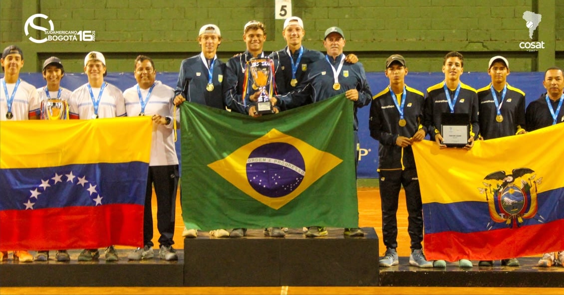 El podio masculino del Sudamericano Sub 16 en Bogotá, con Brasil como campeón, Venezuela segundo (venció a la Argentina) y Ecuador tercero