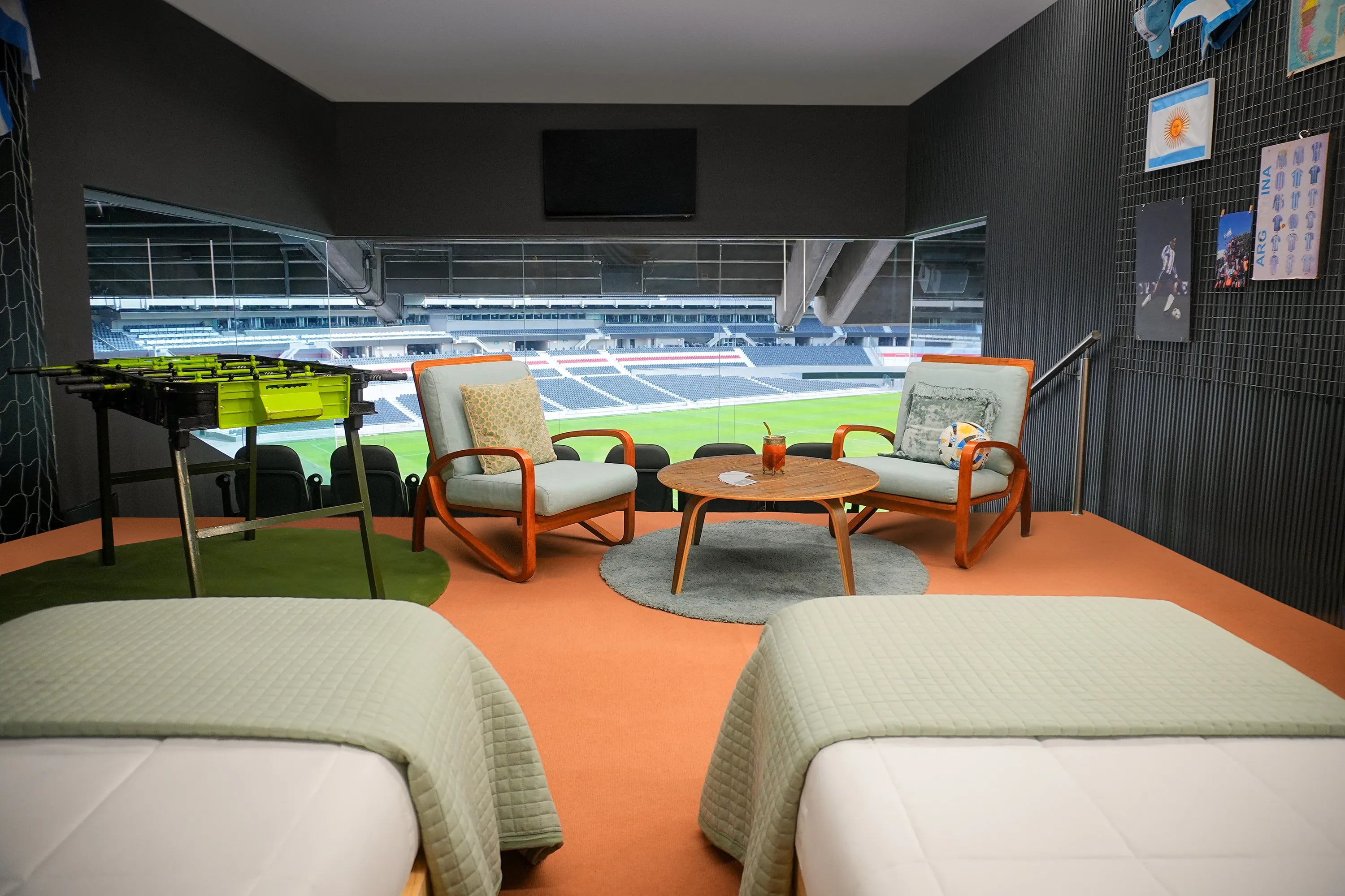 Dormir en el Monumental y patear penales con un campeón del mundo: cómo anotarse para vivir esta experiencia única y gratis 7 Los dos fanáticos dormirán frente al campo de juego en un palco acondicionado como habitación