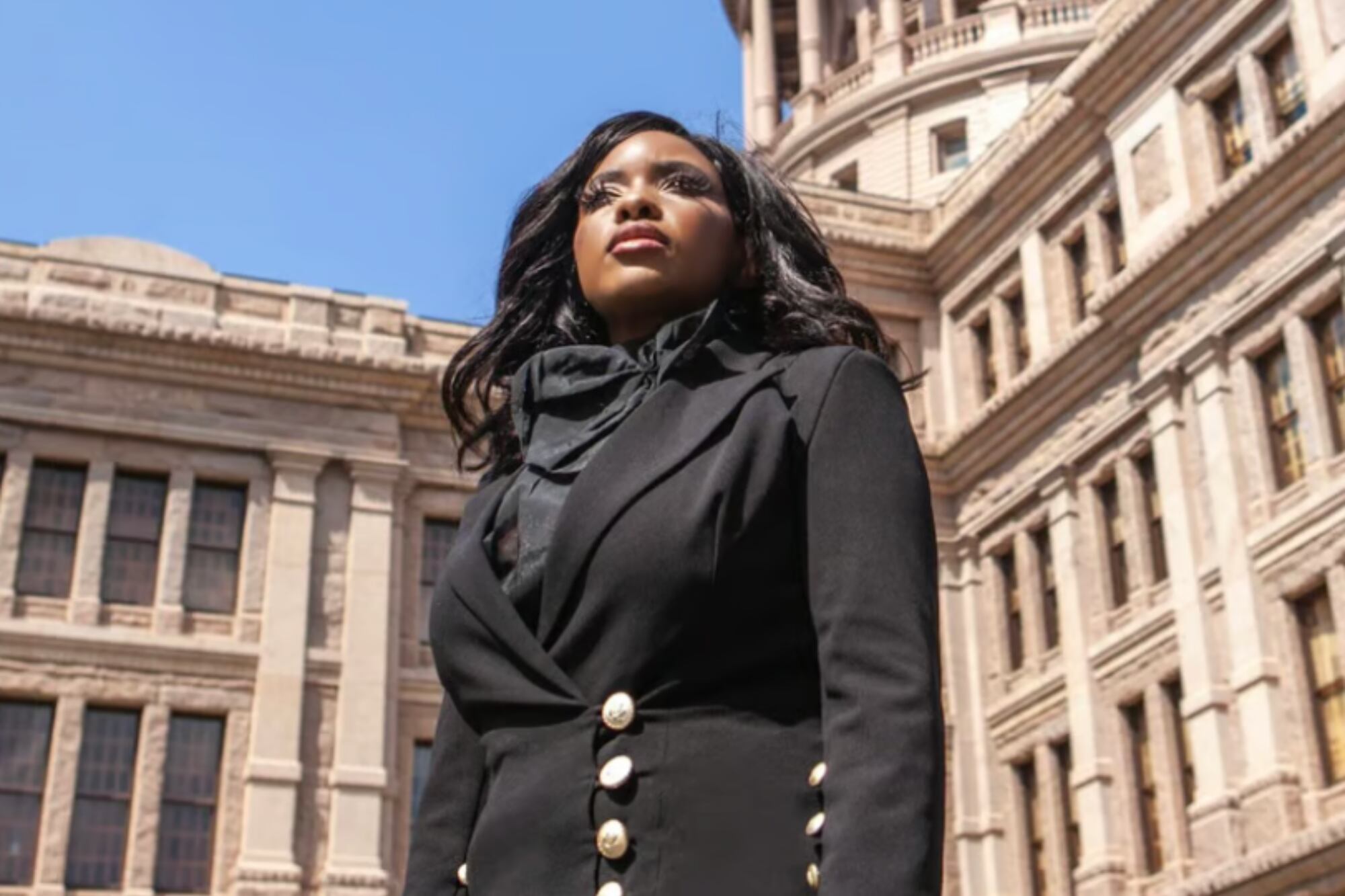 Antes de llegar al Congreso, trabajó como defensora pública especializada en menores en riesgo en el condado de Bowie