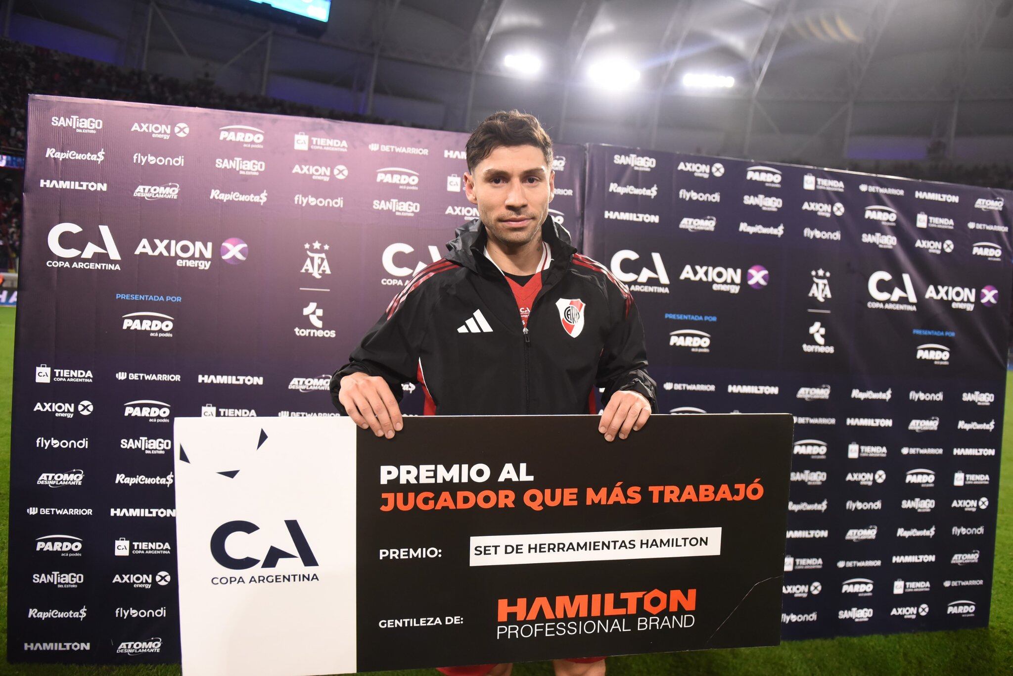 El premio insólito que se ganó Gonzalo Montiel, por uno de los sponsors del torneo