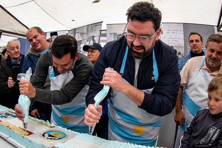 Comenzó la fiesta del producto que busca convertirse en la torta oficial nacional 9 Nacido en Dolores, Betular es hoy el embajador de la Fiesta de la Torta Argentina