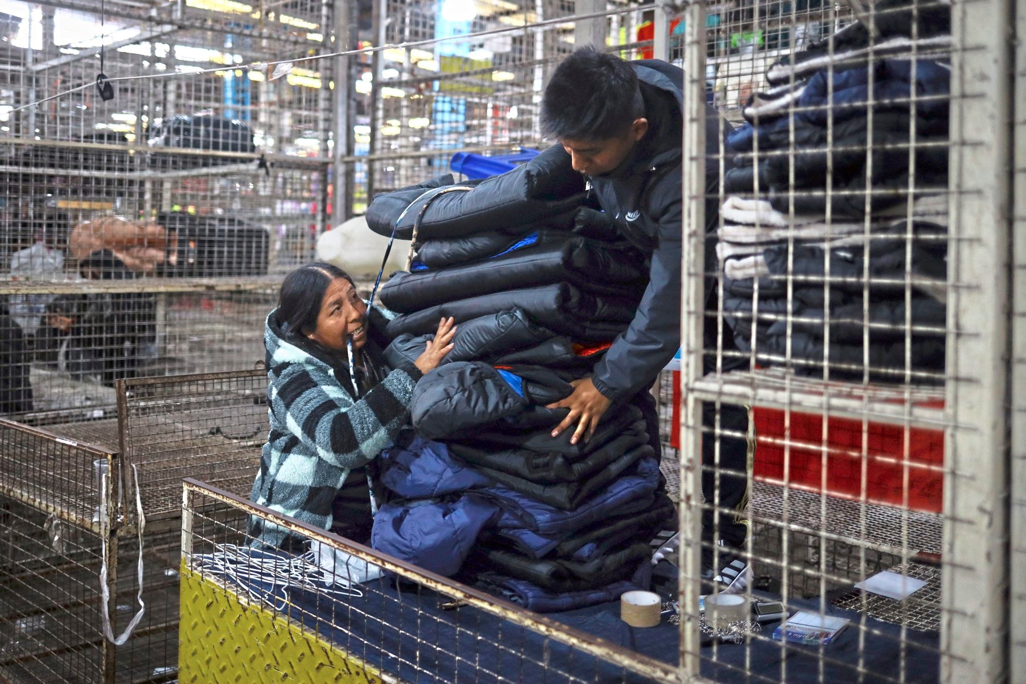 Los comerciantes reabrieron entre dudas y tensiones