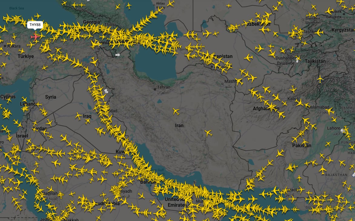 Irán cerró su espacio aéreo en medio de la escalada de tensión en el país