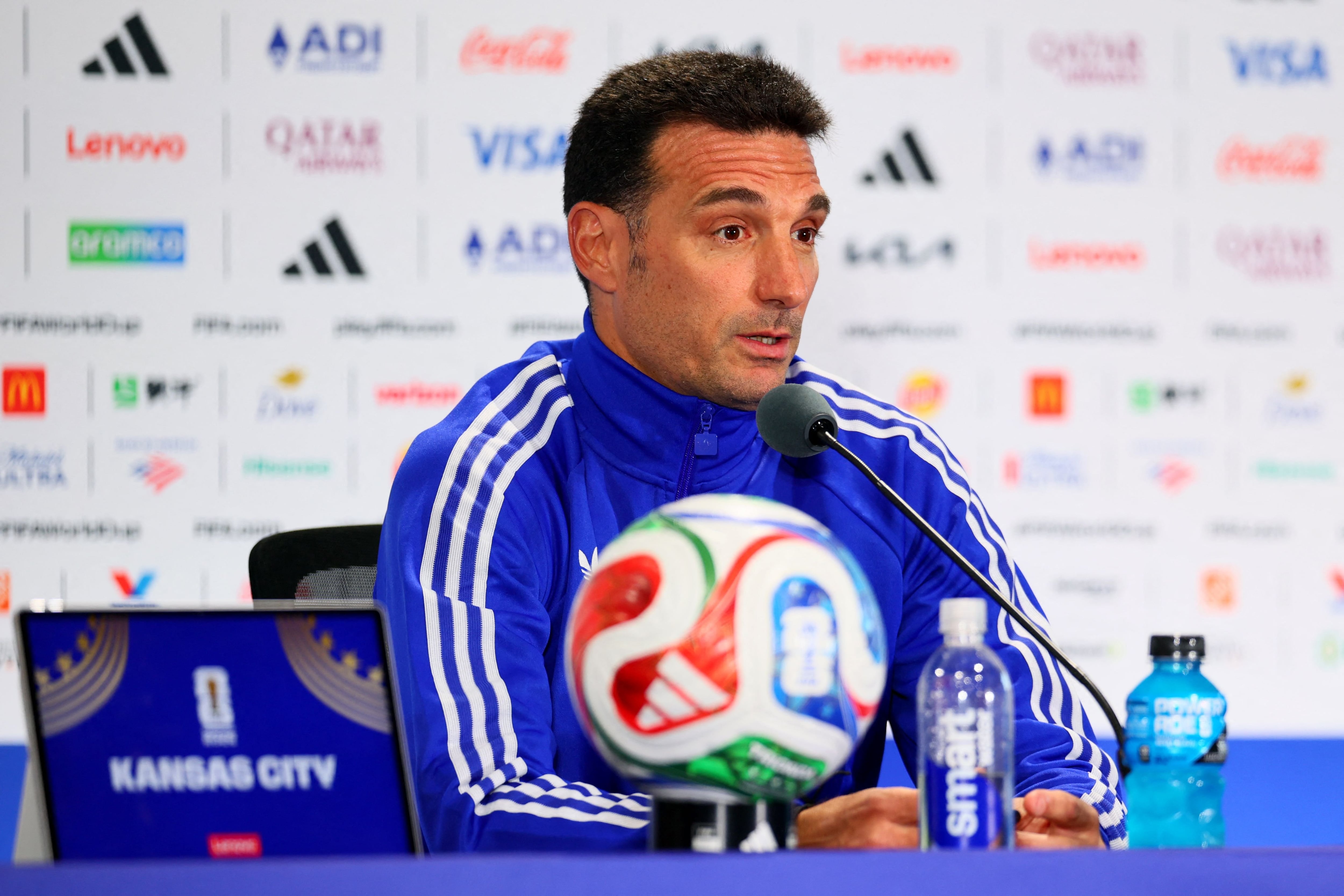Lionel Scaloni en la conferencia de prensa