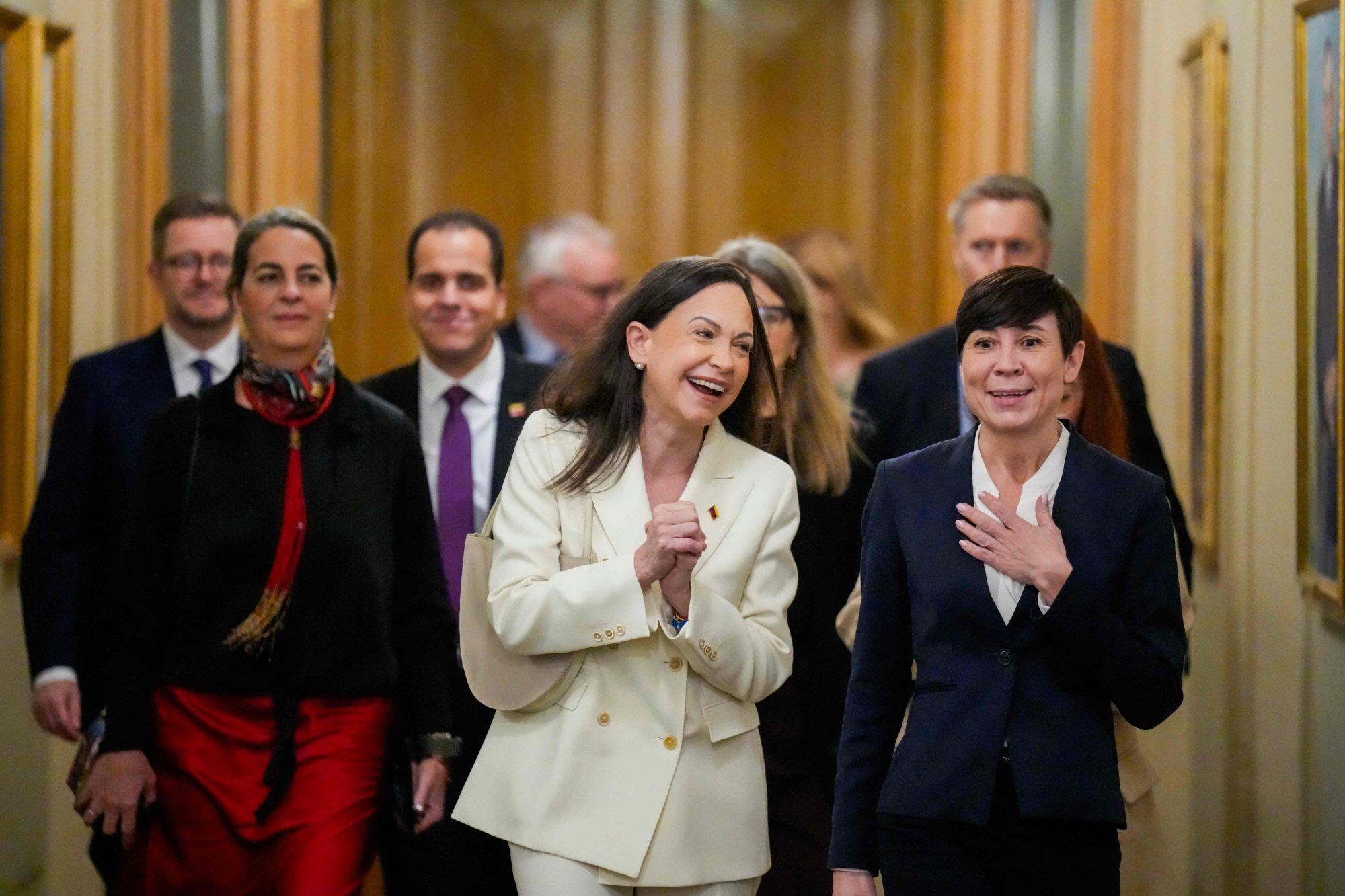 María Corina Machado agradeció en Oslo a “todos aquellos hombres y mujeres que arriesgaron sus vidas” para que ella pudiera viajar a Noruega y recibir el Premio Nobel