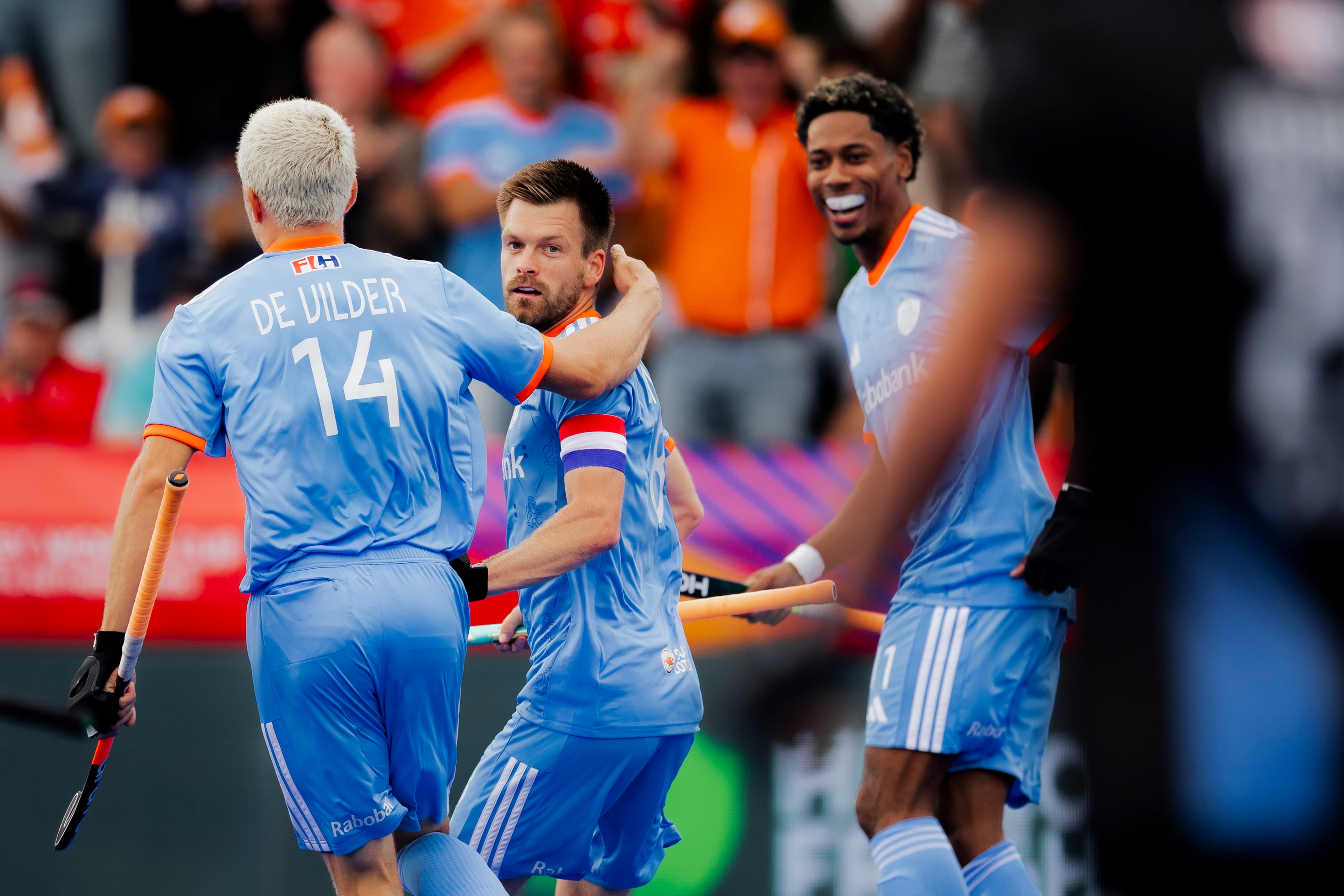 El neerlandés Thierry Brinkman festeja el primer gol de Países Bajos ante los Leones, por la segunda fecha de la fase de grupos del Mundial masculino de hockey sobre césped
