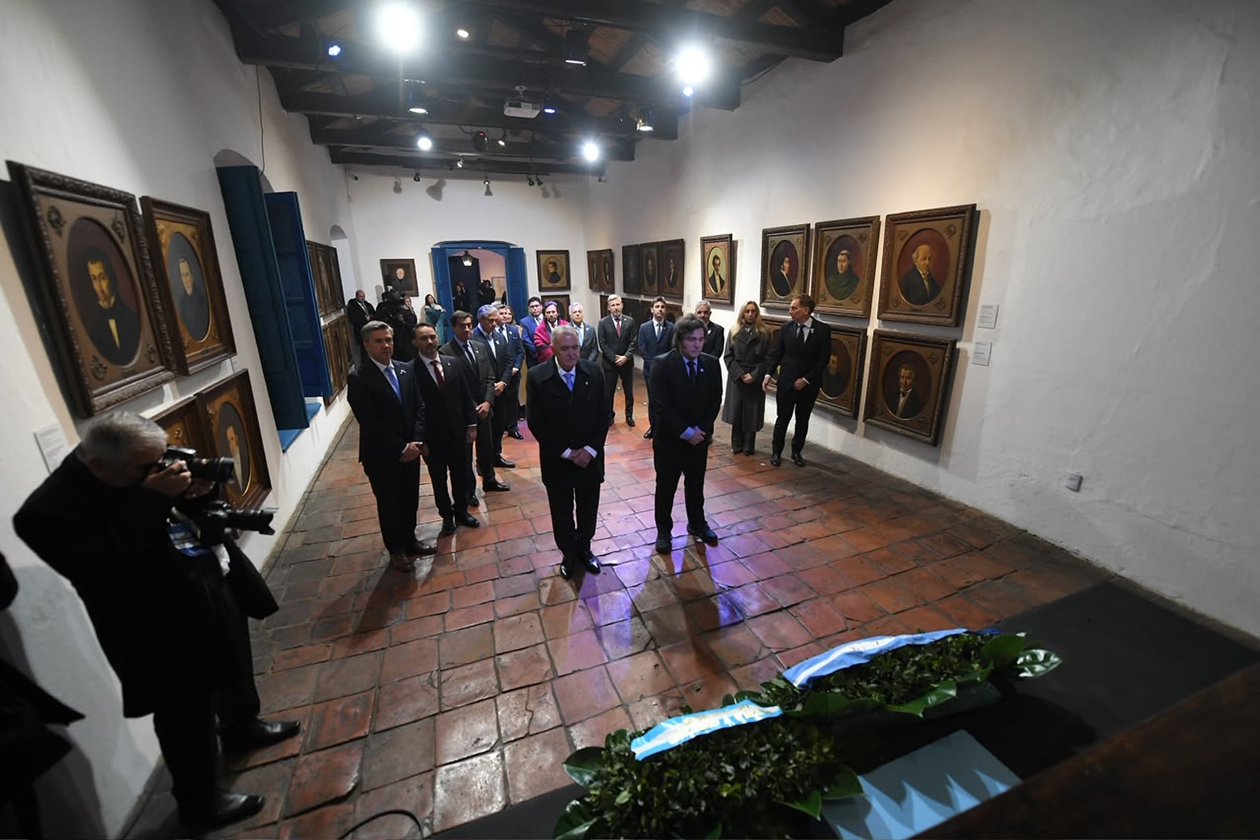 Javier Milei, gobernadores y funcionarios nacionales en el interior de la Casa Histórica de la provincia de Tucumán