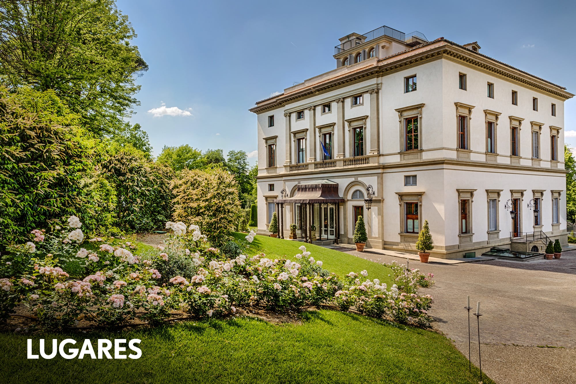Un palacete lujoso y ecléctico con el salón de baile más aclamado de Florencia