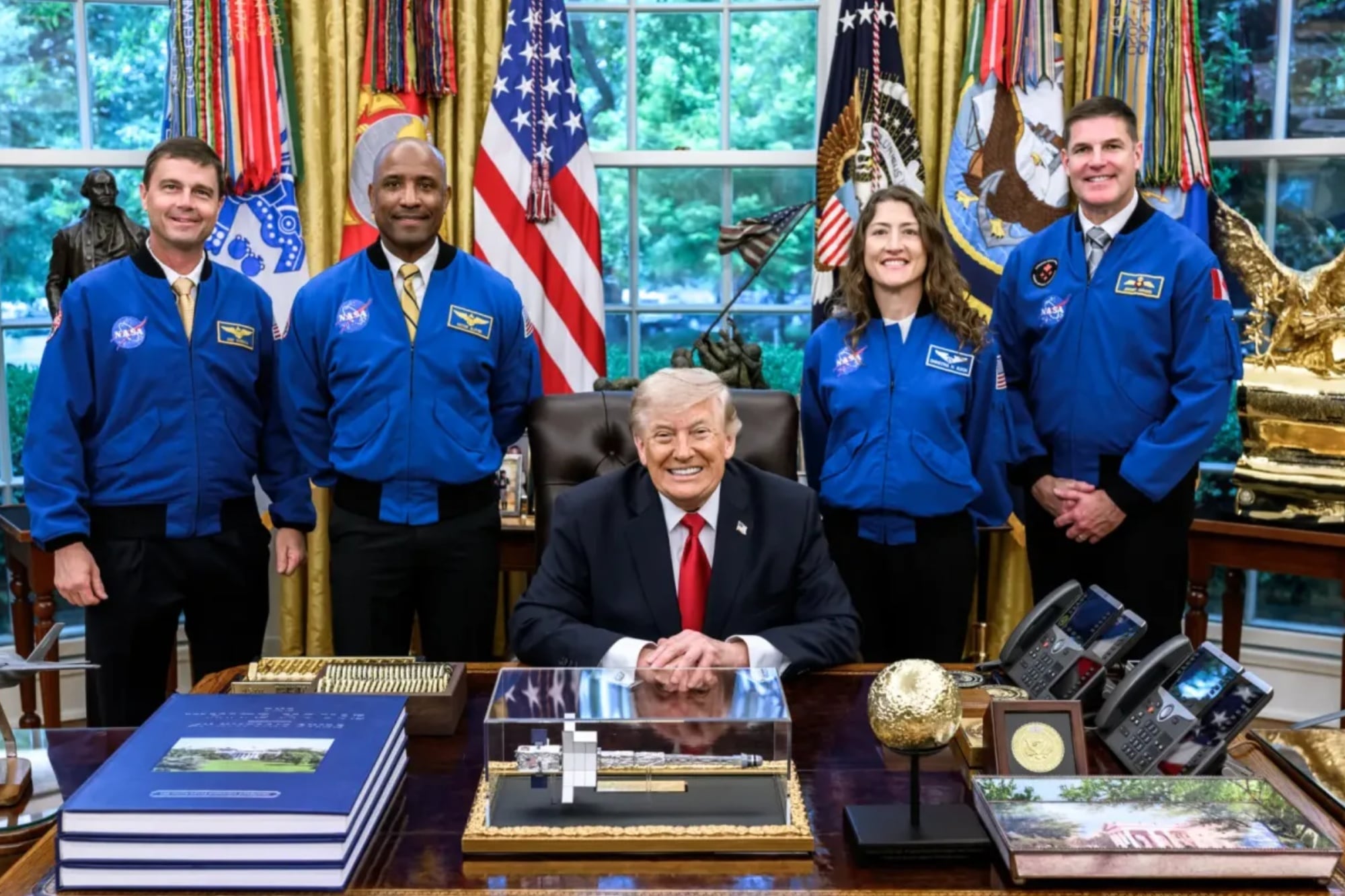 Trump entregó la Medalla de Honor Espacial del Congreso a la tripulación del Artemis II en Houston