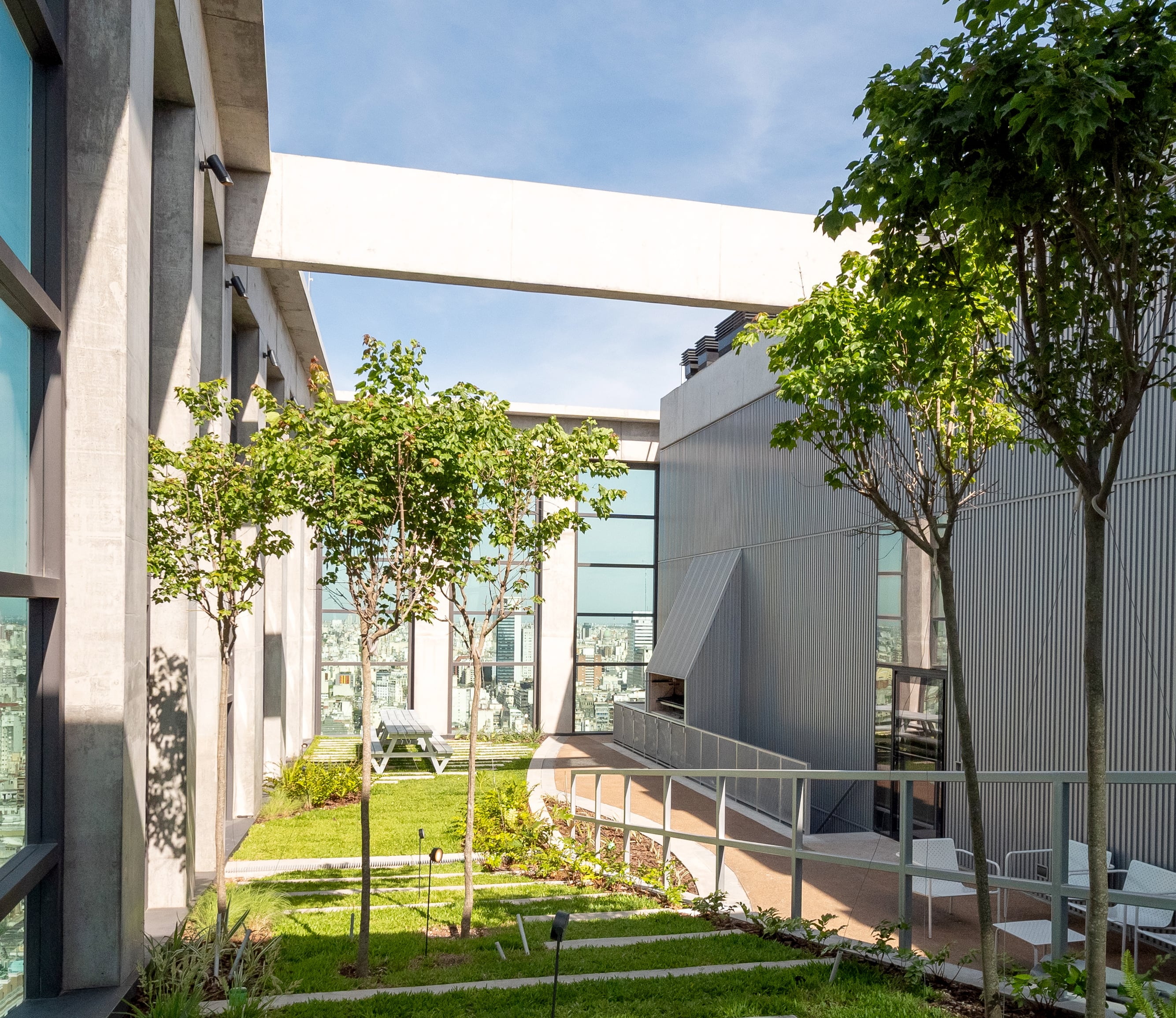 En la terraza se ubica un jardín en altura que pueden utilizar todos los residentes