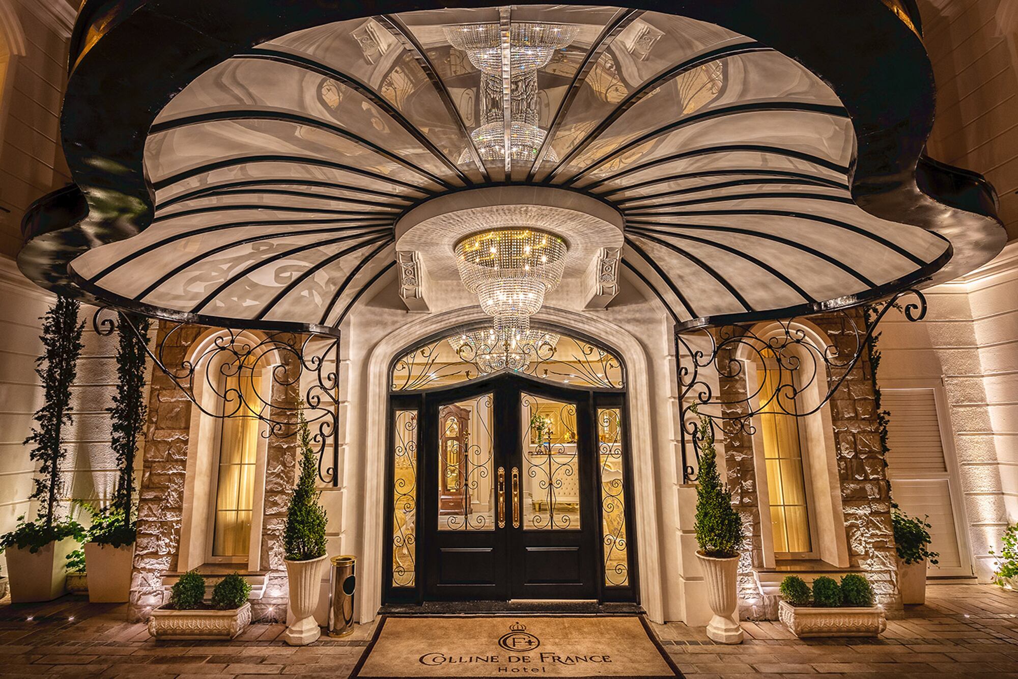 La impactante entrada