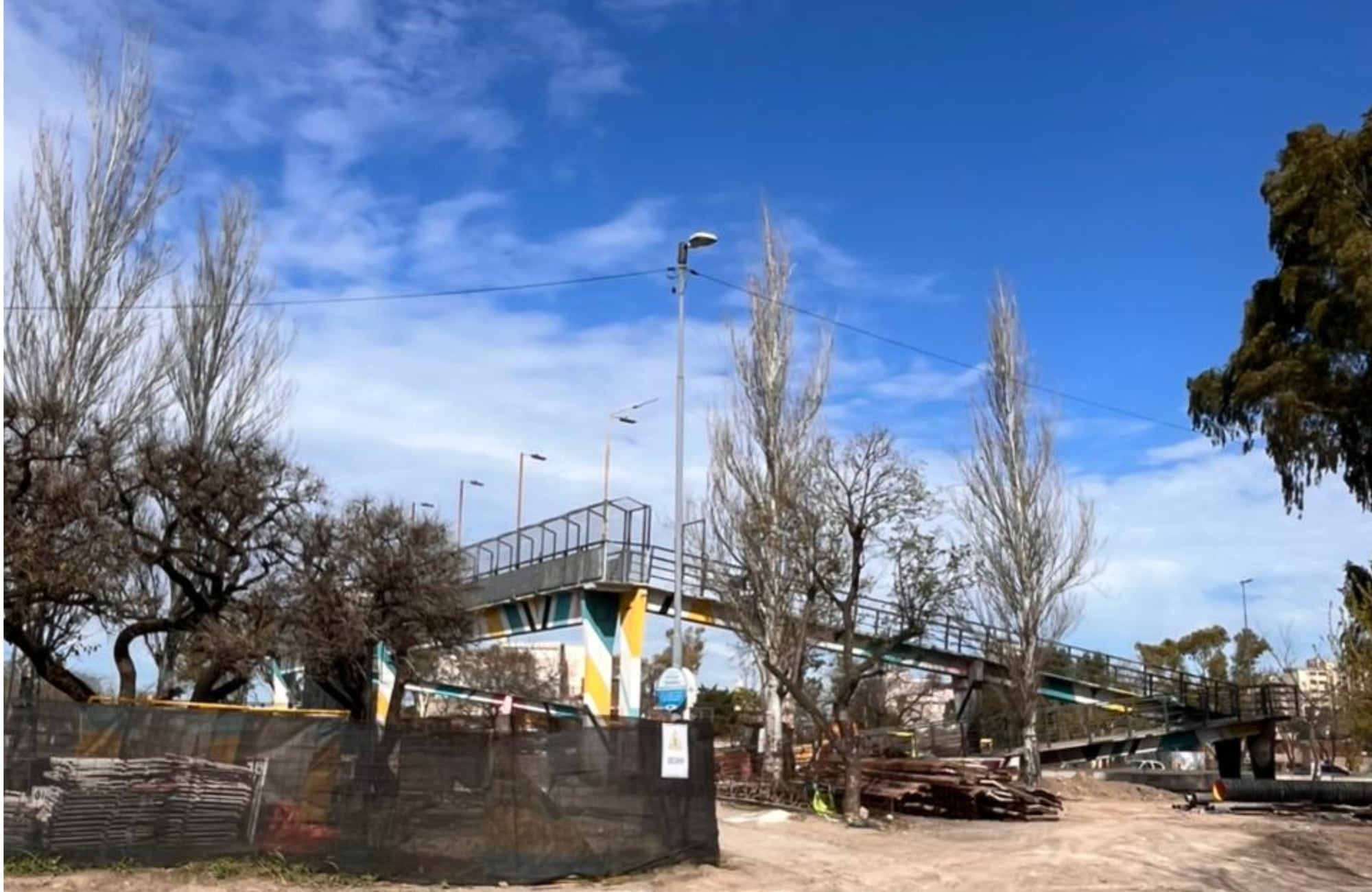 El puente peatonal que actualmente conecta las avenidas La Salle y Asturias