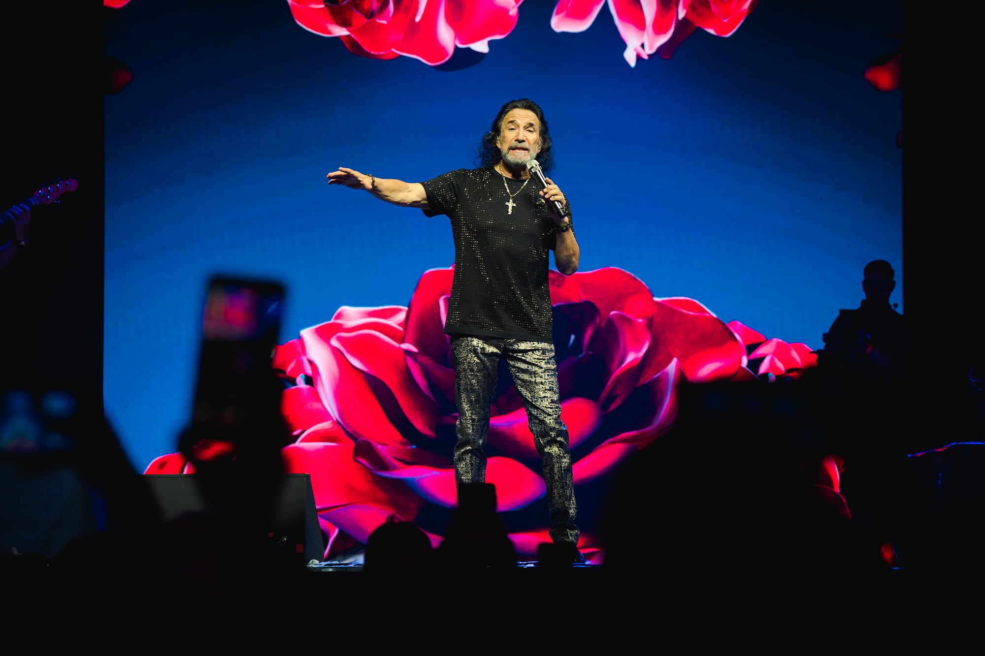 Marco Antonio Solís se presentó este jueves en el Movistar Arena; el lunes vuelve a hacerlo, en el marco de su tour Más cerca de tí