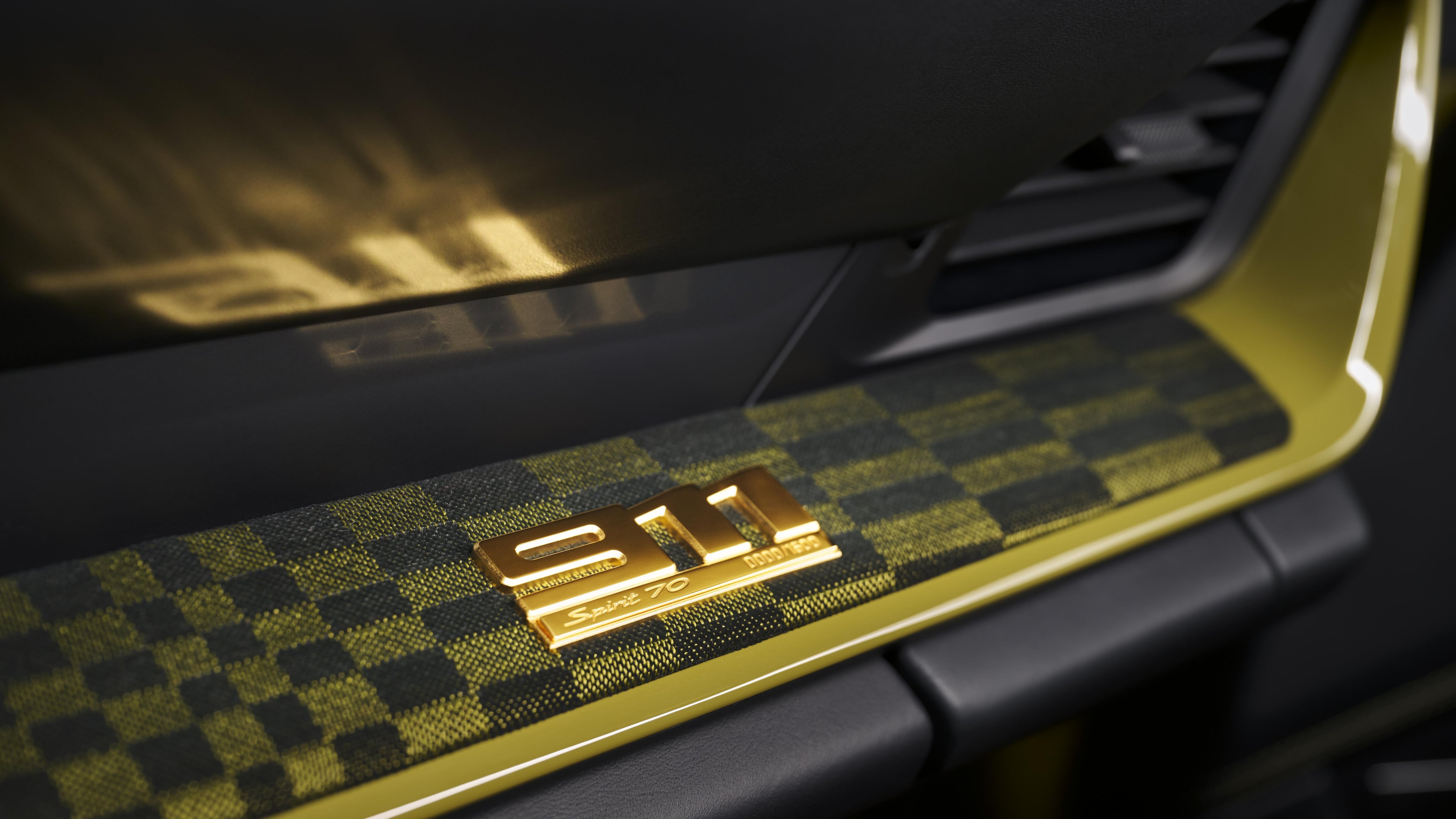 Otra de las inscripciones doradas del deportivo