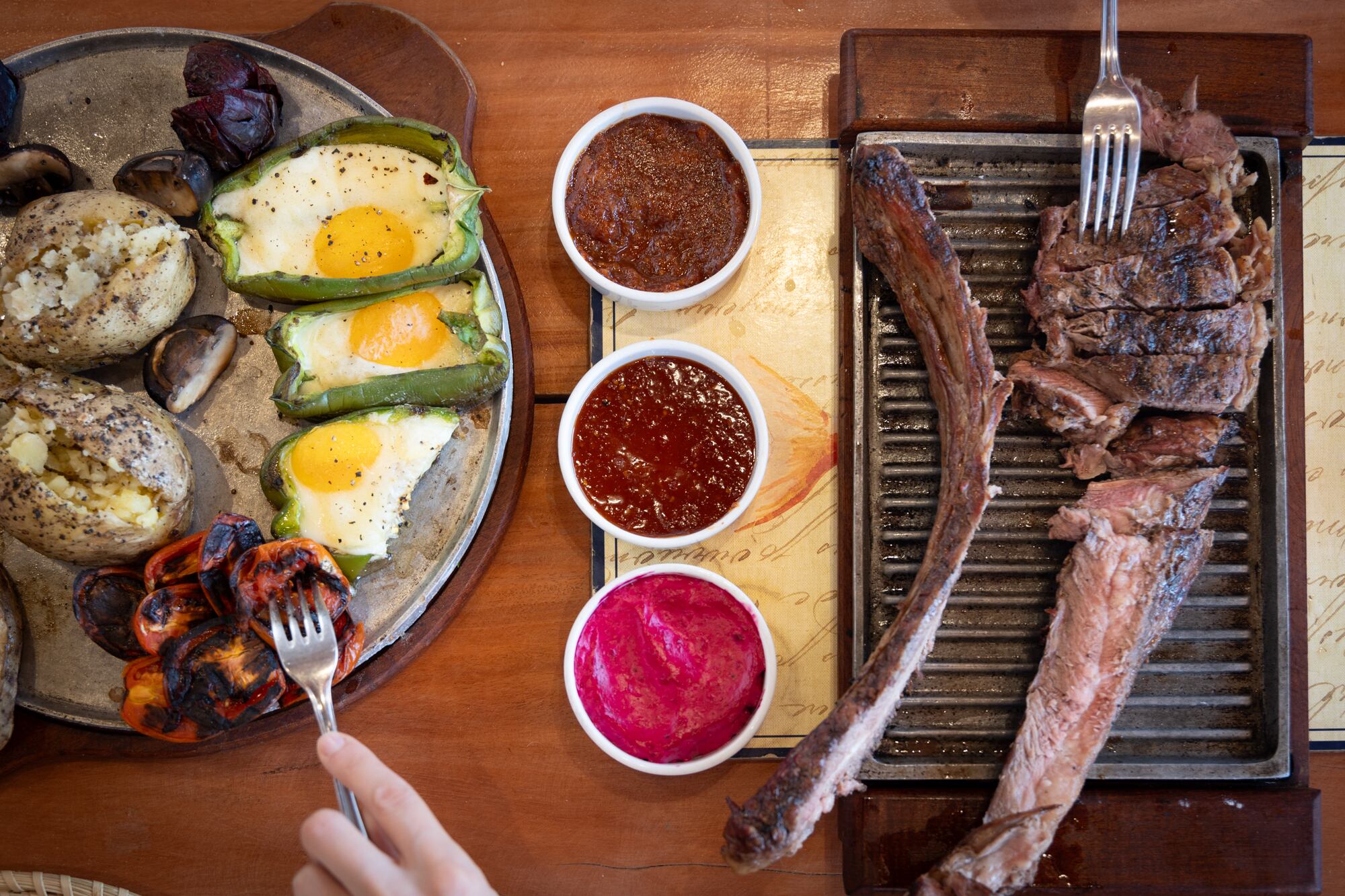 Meat and Eat Cocina, de Matías Díaz y Martin Nieva, está a cargo de la gastronomía de El Álamo para recibir grupos de turistas.