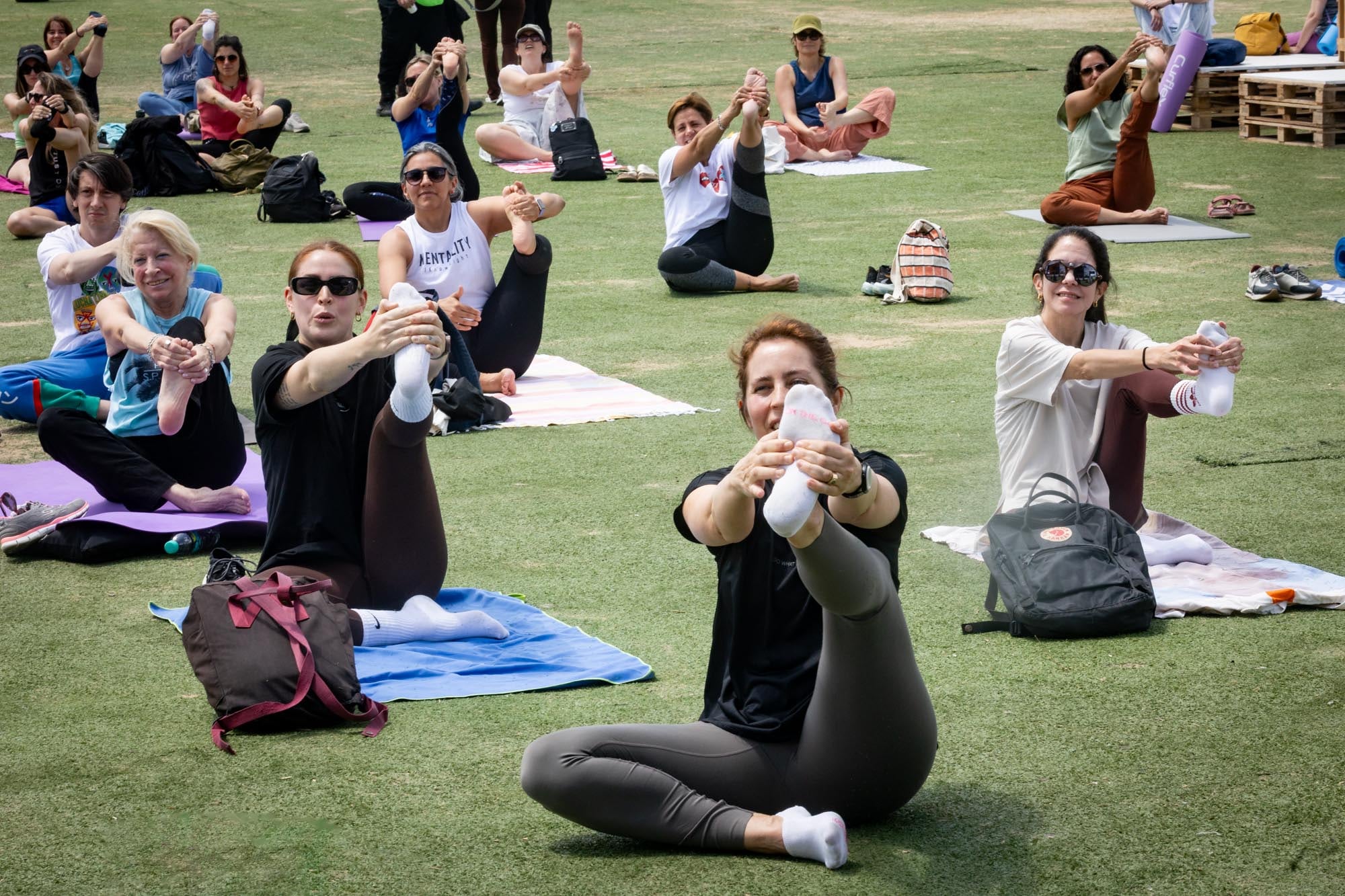 La influencer Yogui Lover propone una práctica de Yoga Vinyasa en una clase apta para todos