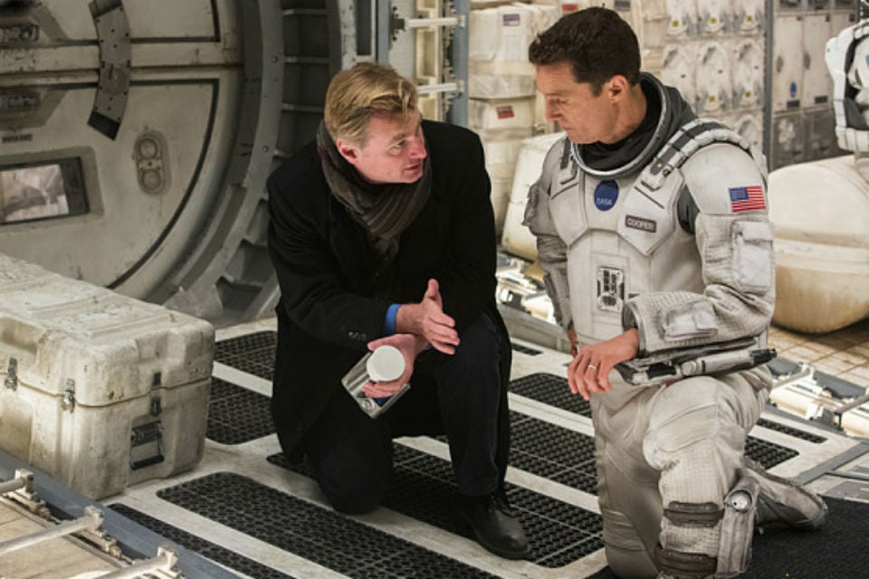 Christopher Nolan y Matthew McConaughey preparan una escena de Interestelar, que regresa a los cines diez años después de su estreno original