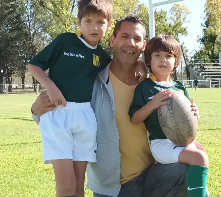 Herman Krause junto a sus hijos Paco y Mateus en el club de rugby Los Tilos