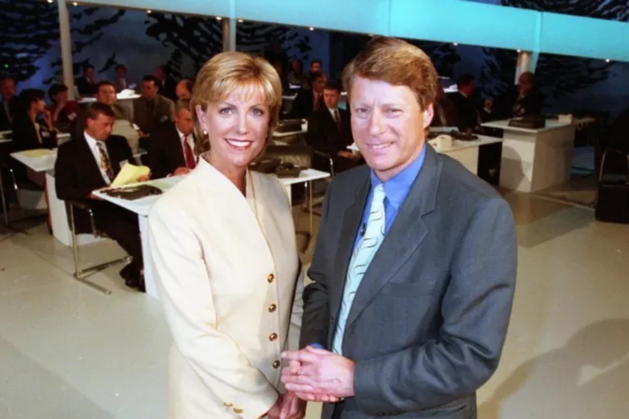 Jill Dando junto a Nick Ross en el set de Crimewatch, en 1998