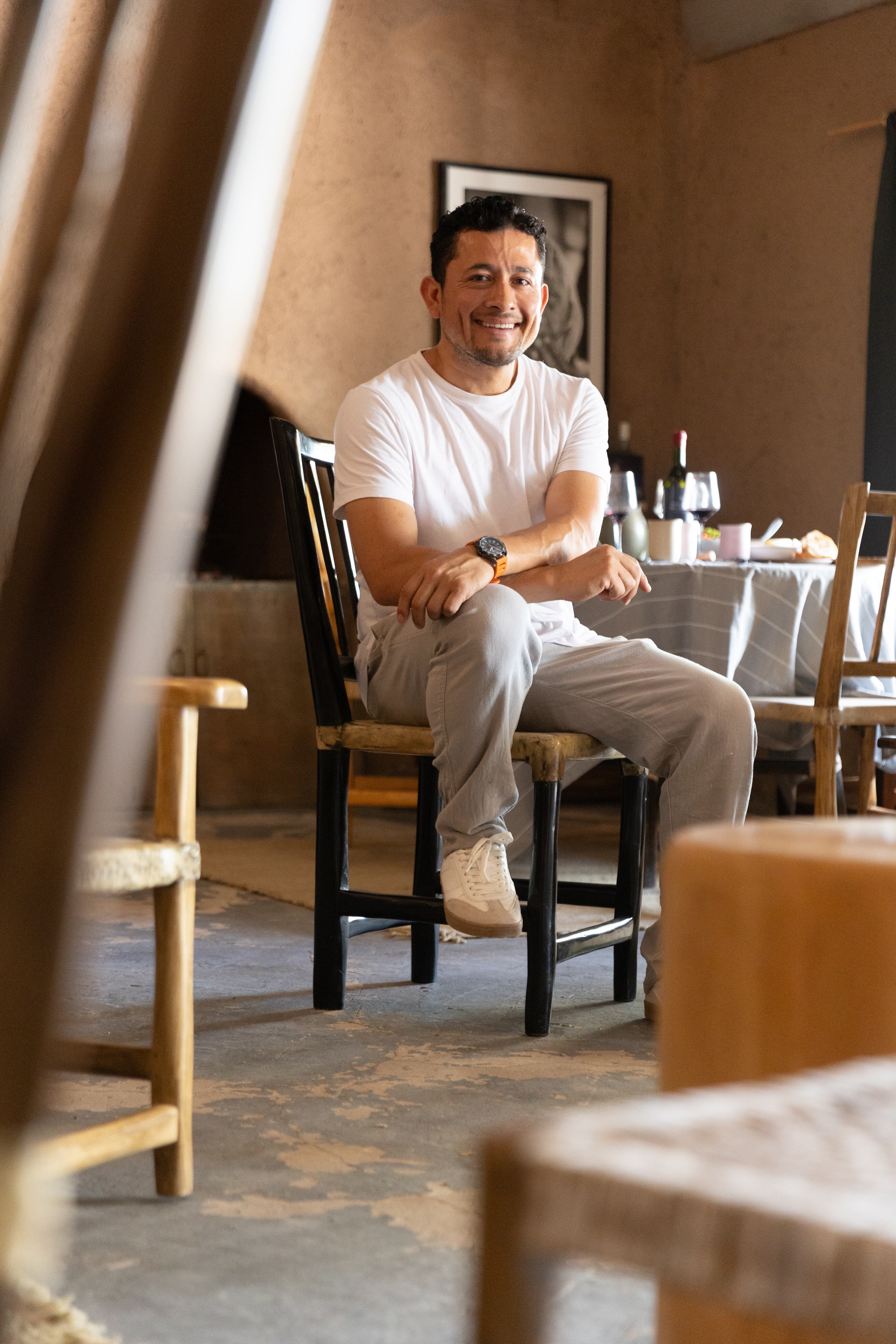 Las sillas de Renzo son de chañar