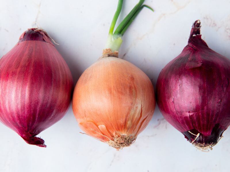 La cebolla libera compuestos que retrasan la oxidación de la palta