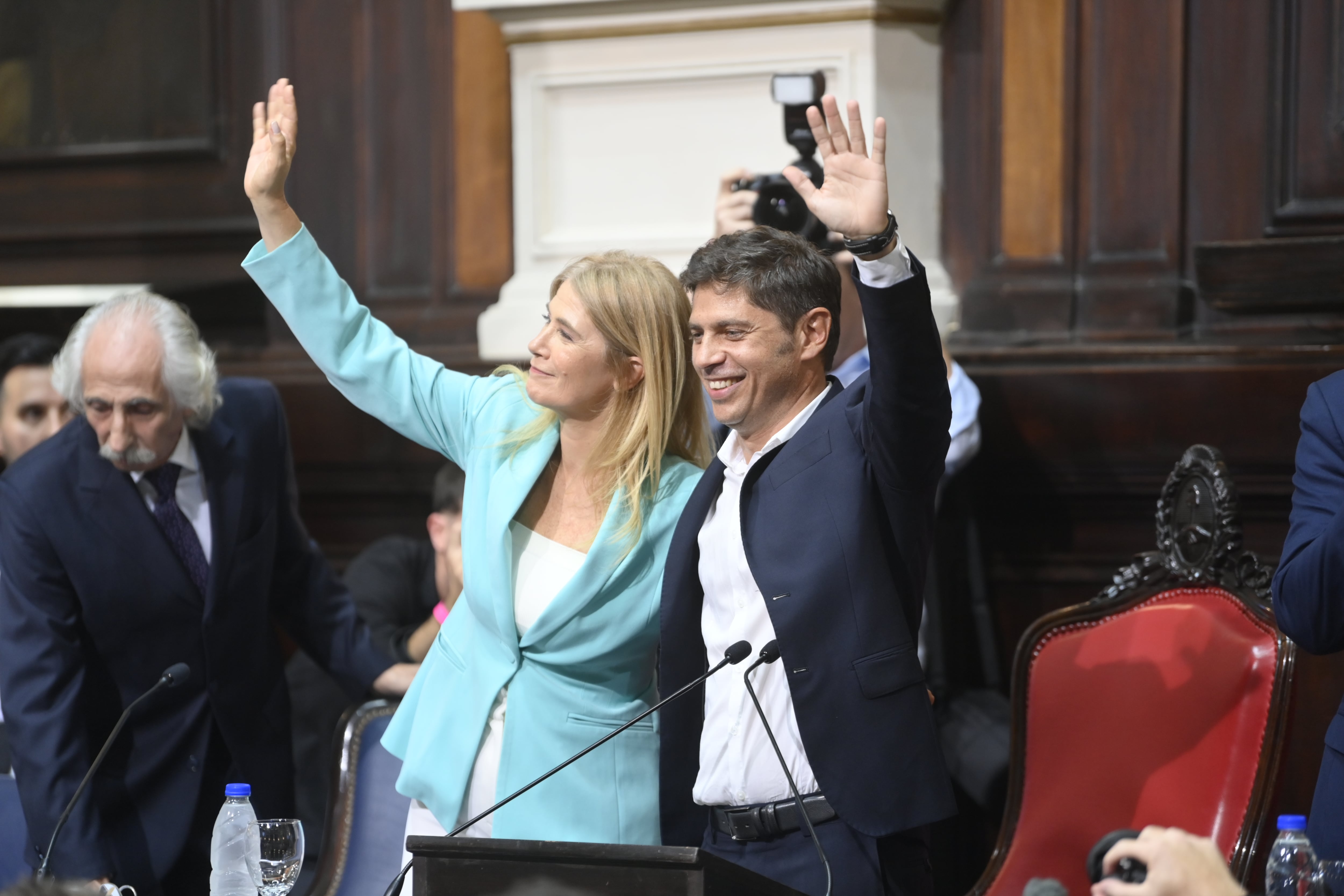 Kicillof, junto a Verónica Magario en la Legislatura