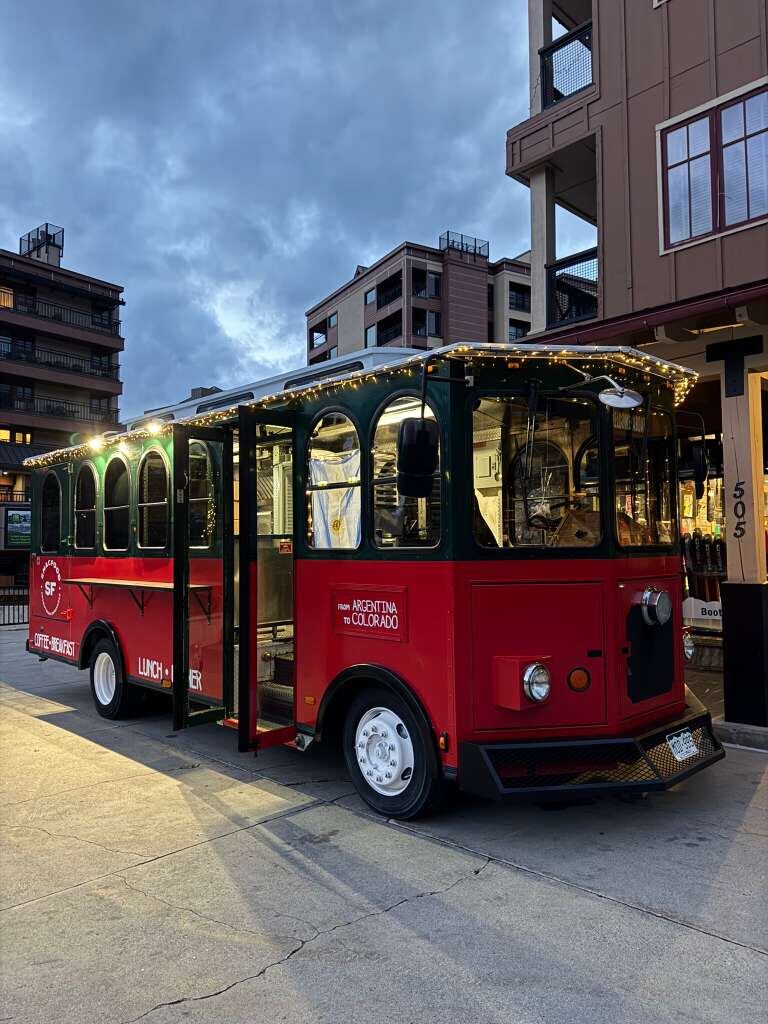 Así es el trolley de Sanacfood Empanadas de Santiago Pariz en Breckenridge, Colorado