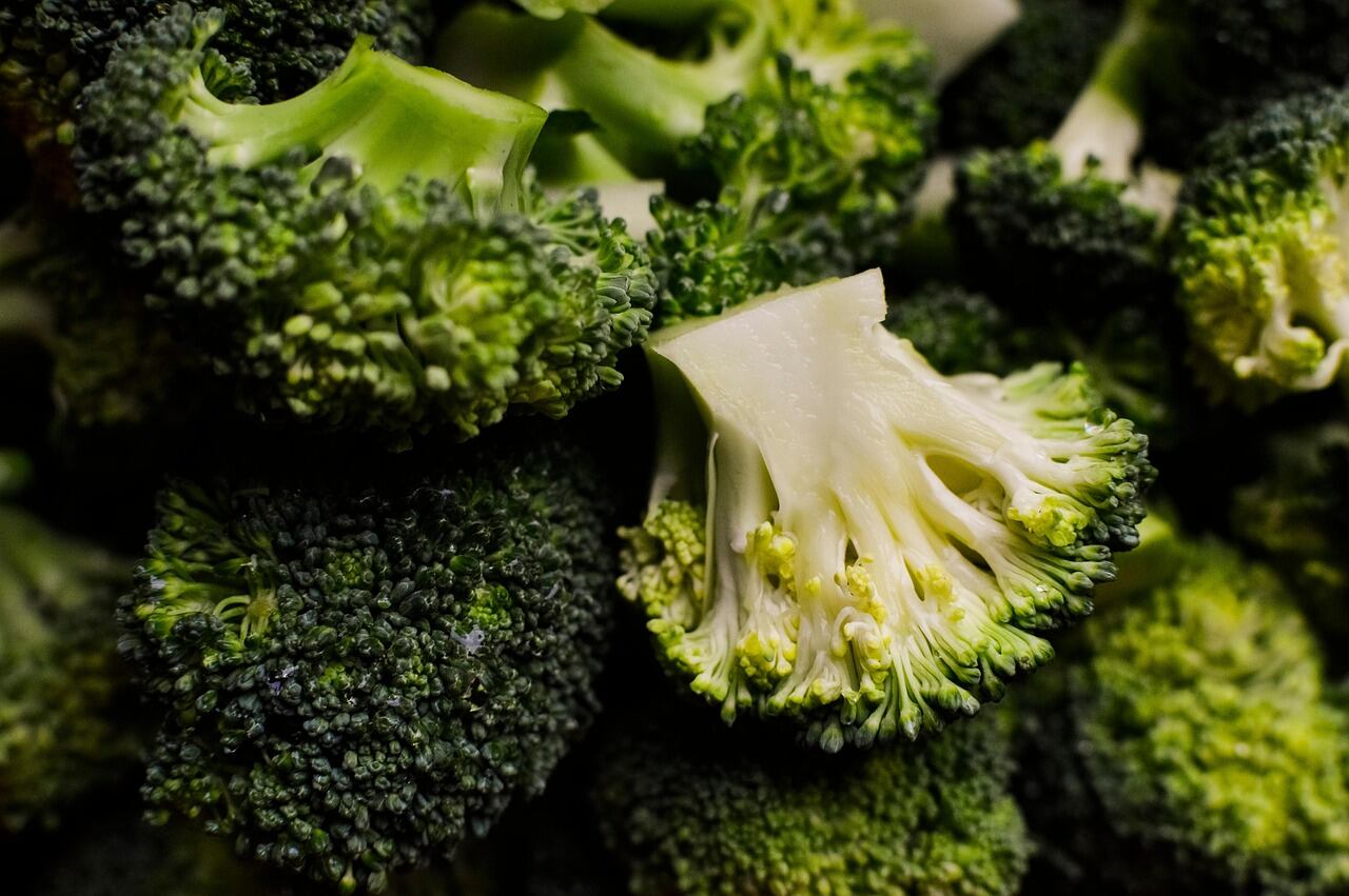 Lo ideal es cocinar el brócoli al vapor de manera ligera (Foto ilustrativa: PIXABAY)