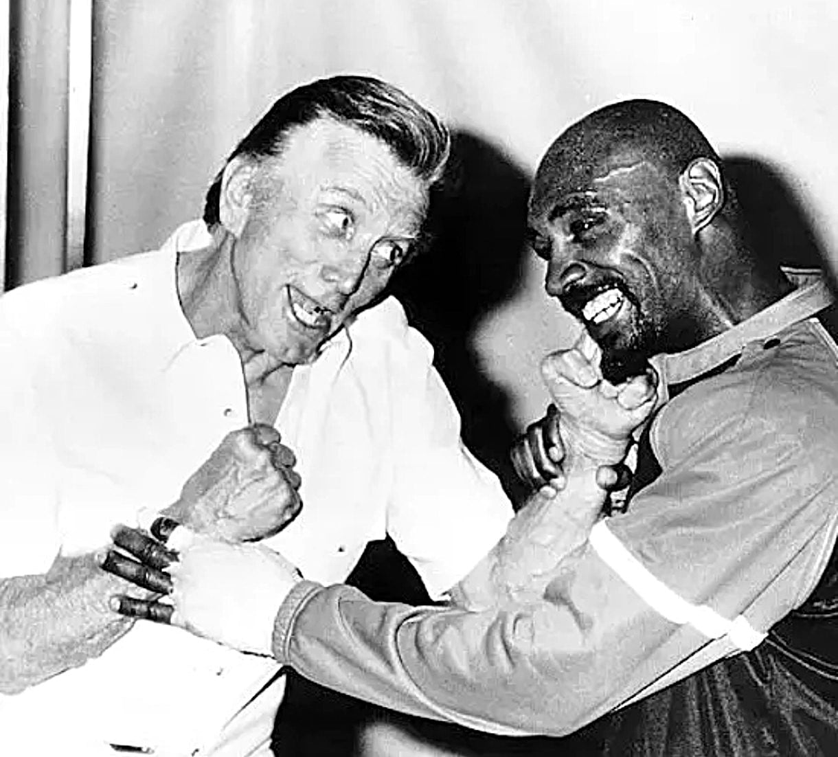Hagler con un grande del cine: Kirk Douglas