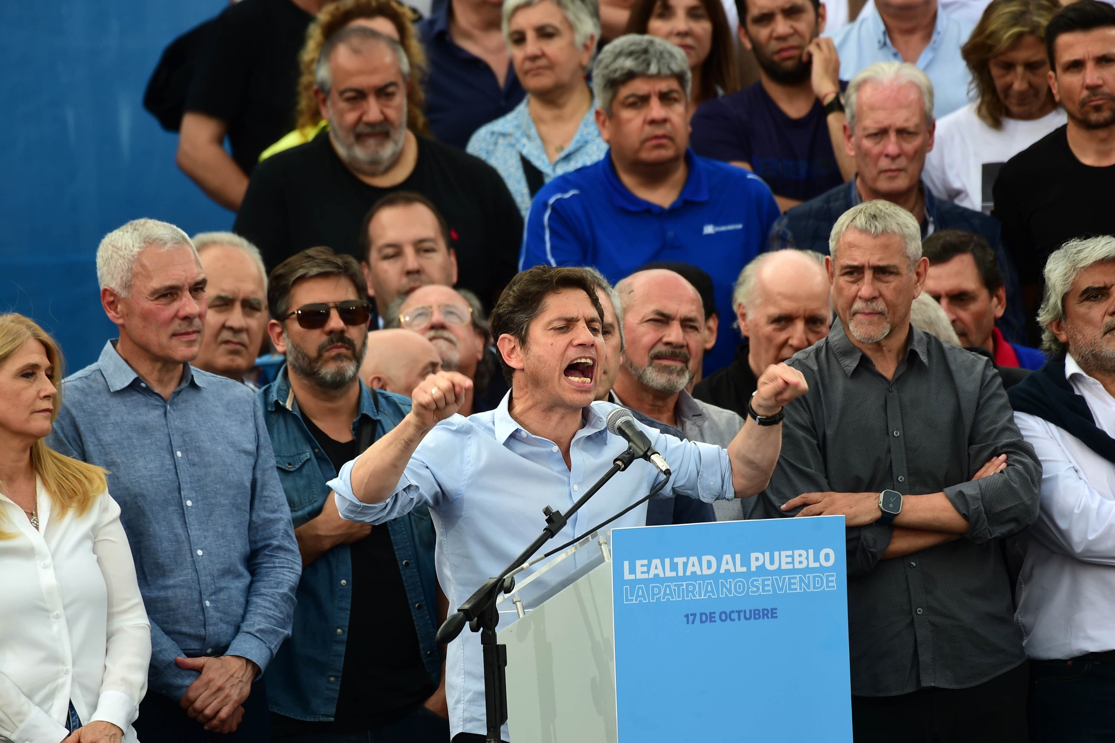 Kicillof y, justo detrás, Jorge Ferraresi, el intendente de Avellaneda que está enfrentado con La Cámpora