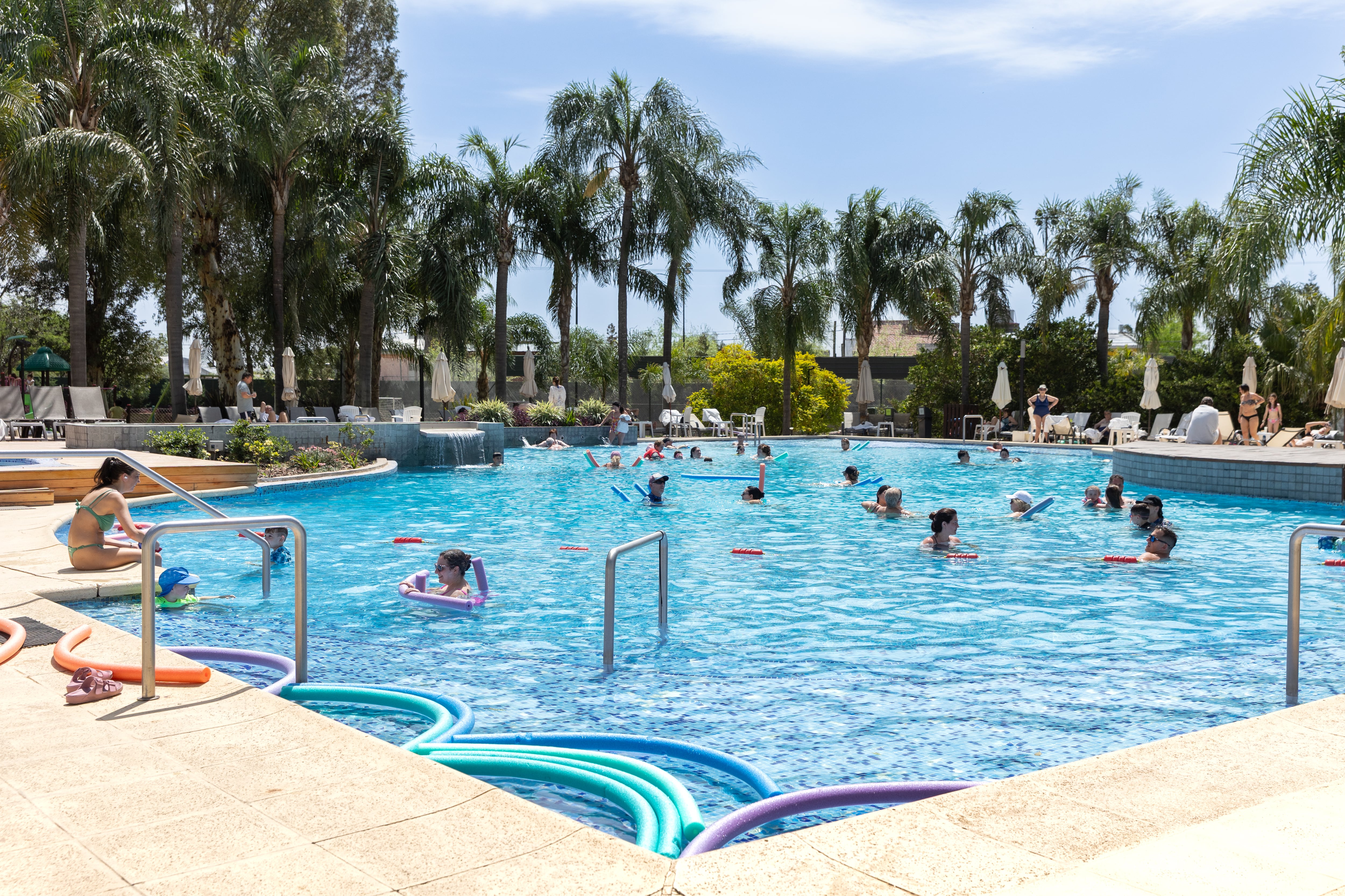 La pileta para grandes y chicos es de muy buen tamaño