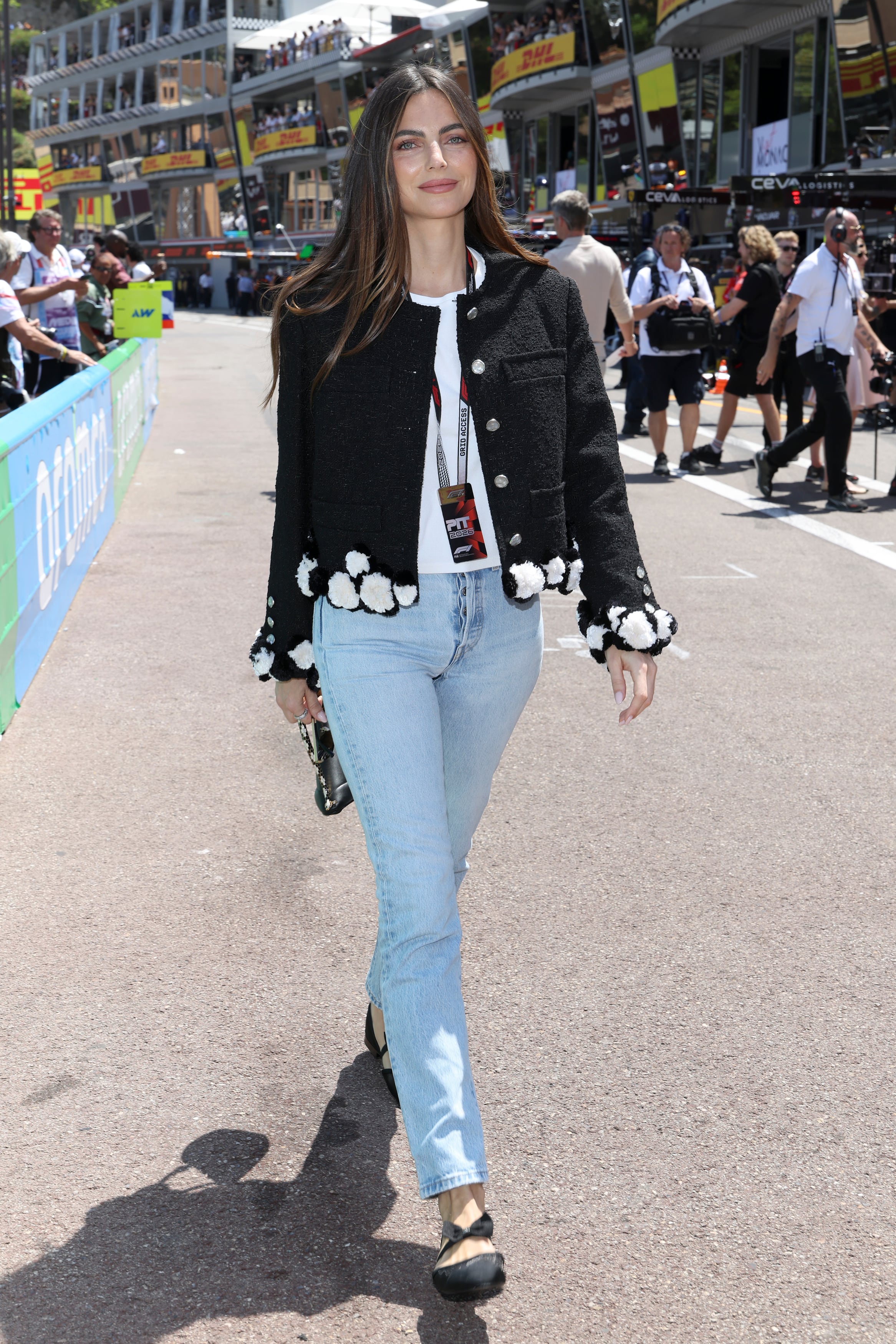 Kelly
Piquet, pareja
del cuatro veces
campeón del
mundo Max
Verstappen,
lució un abrigo
de tweed de
Chanel, firmado
por el director
creativo de la
maison, Matthieu
Blazy