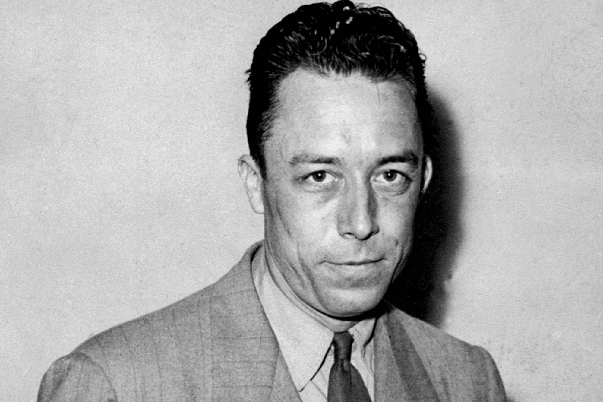 Albert Camus, filósofo: “Nadie se da cuenta de que algunas personas gastan una energía tremenda simplemente en ser normales”