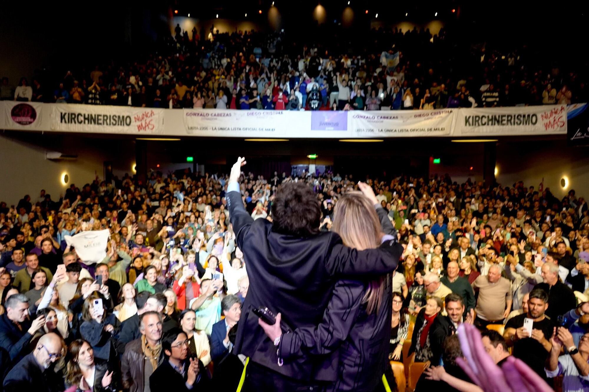 Javier y Karina Milei en un acto en Junín